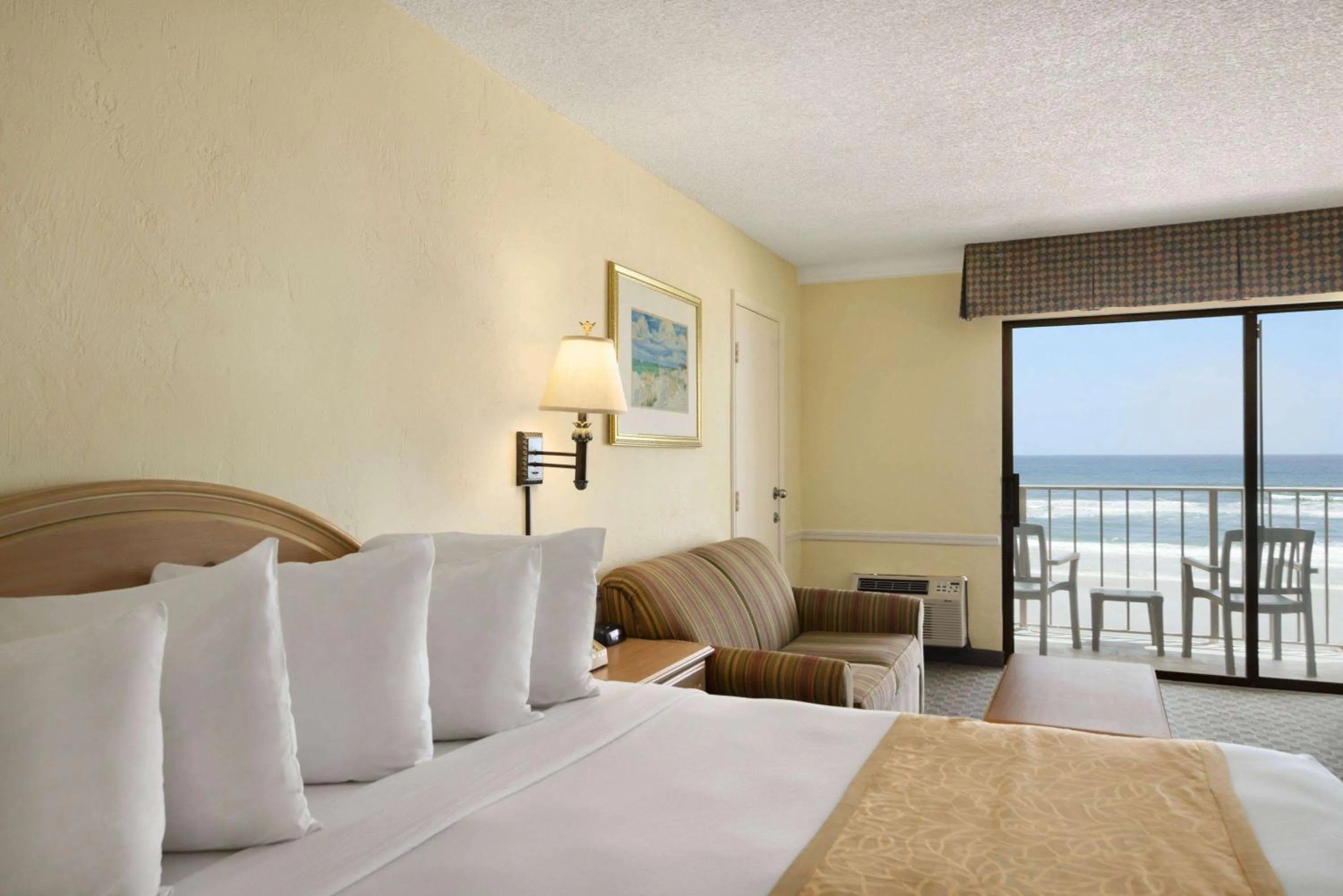 Efficiency King Room with Oceanfront - Non-Smoking in Days Inn by Wyndham Daytona Oceanfront