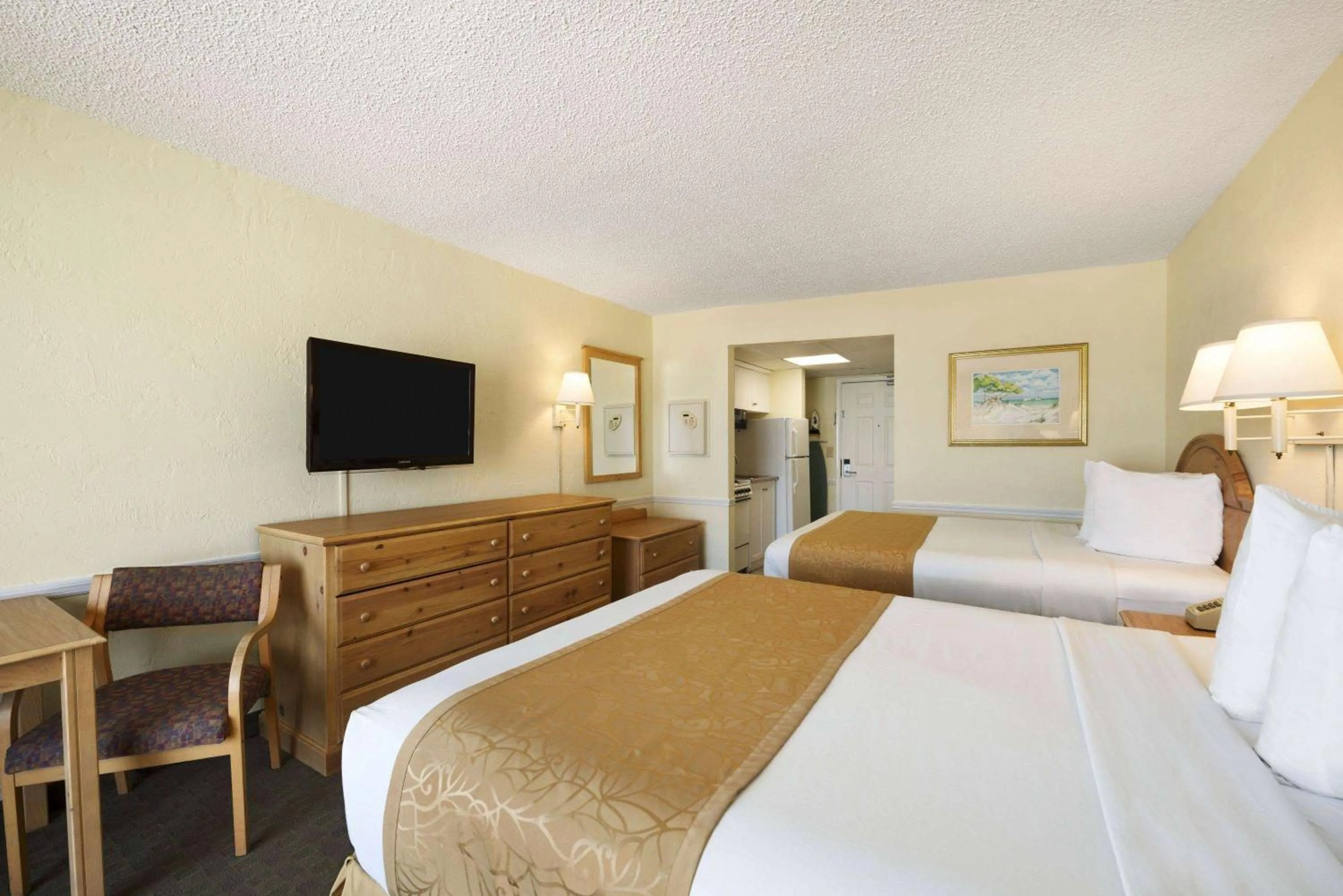 Queen Room with Queen Beds - Oceanfront/Non-Smoking in Days Inn by Wyndham Daytona Oceanfront