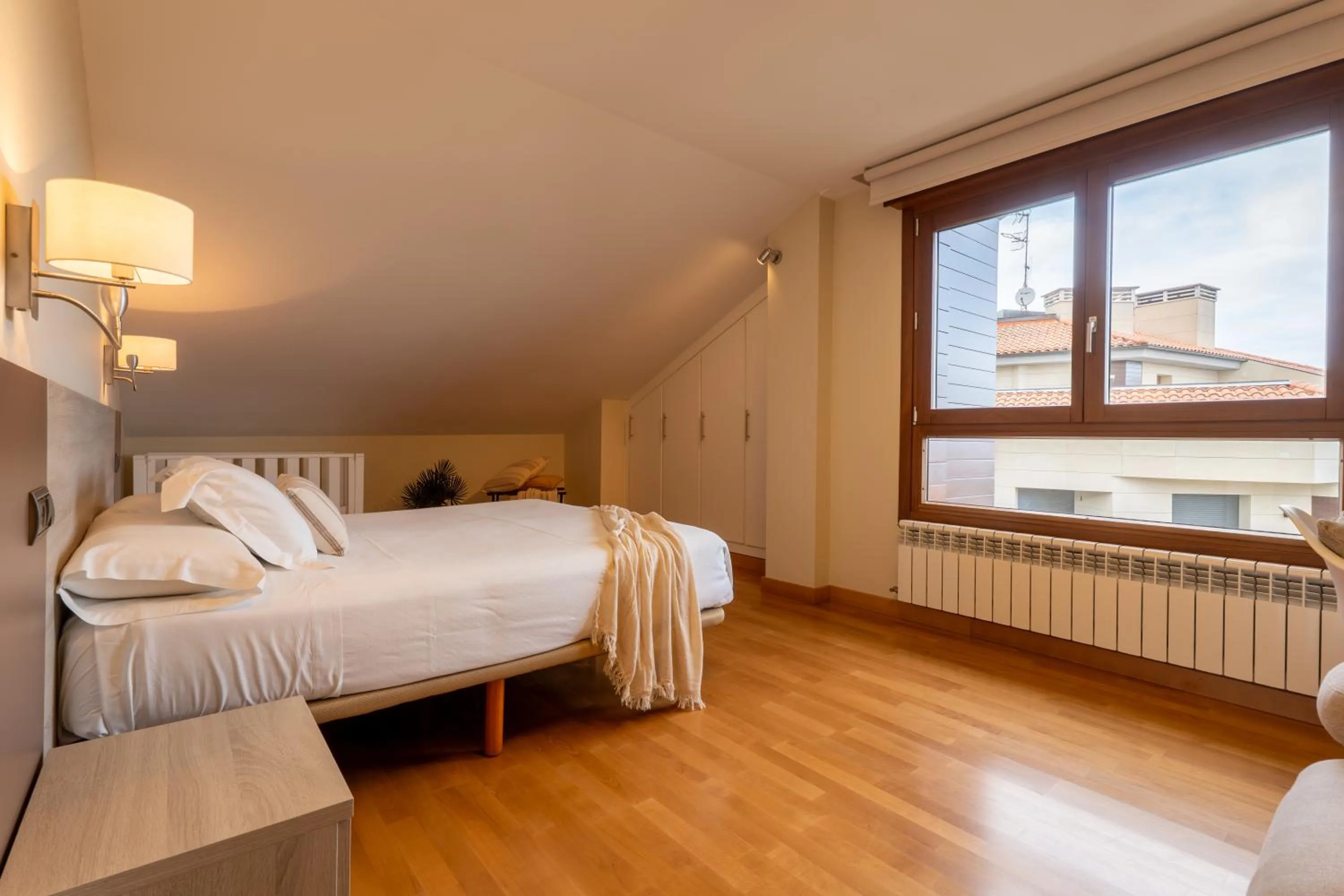 Luxury Three-Bedroom Apartment in Apartamentos Albatros