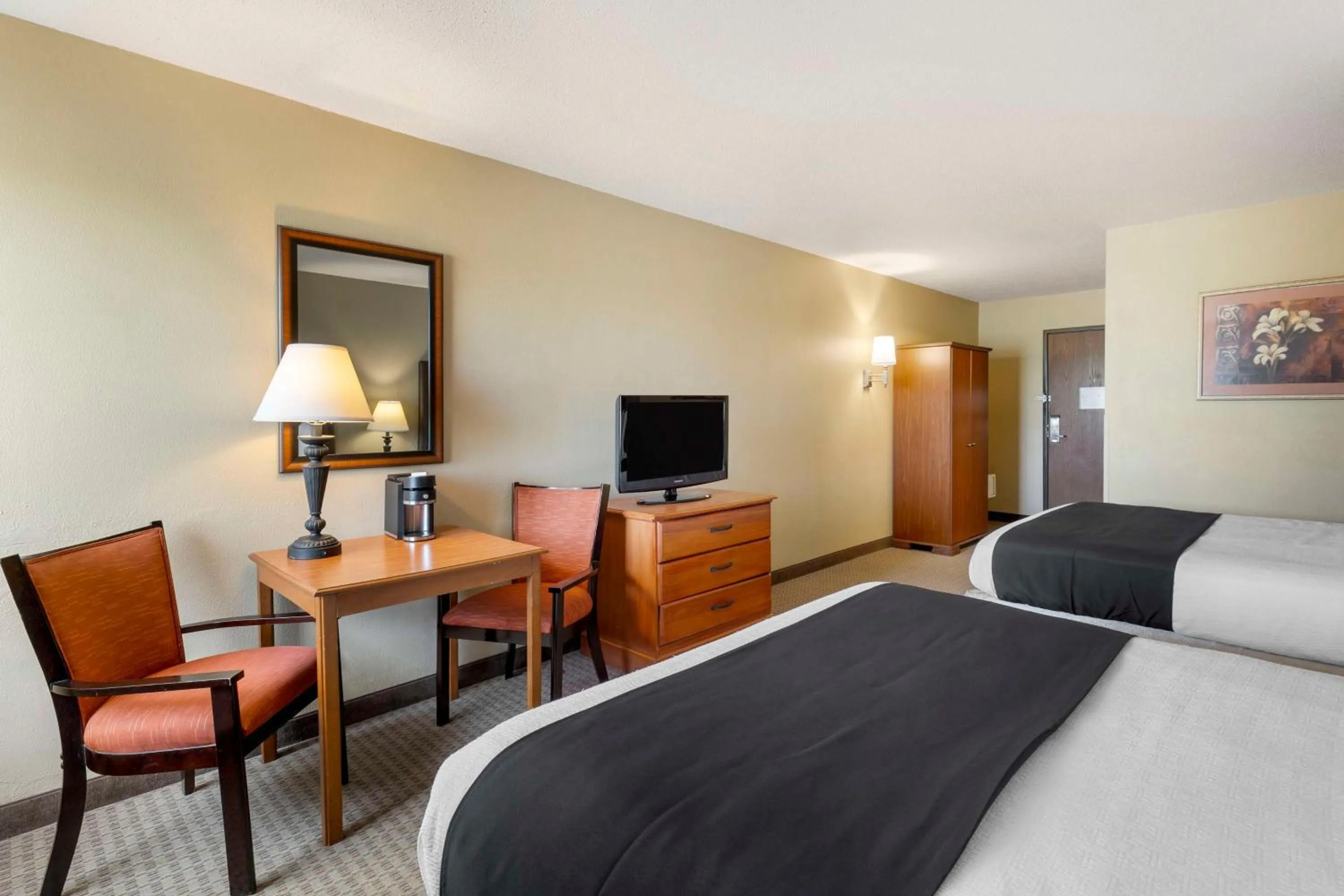 Queen Room with Two Queen Beds - Non-Smoking in Best Western Plus The Charles Hotel