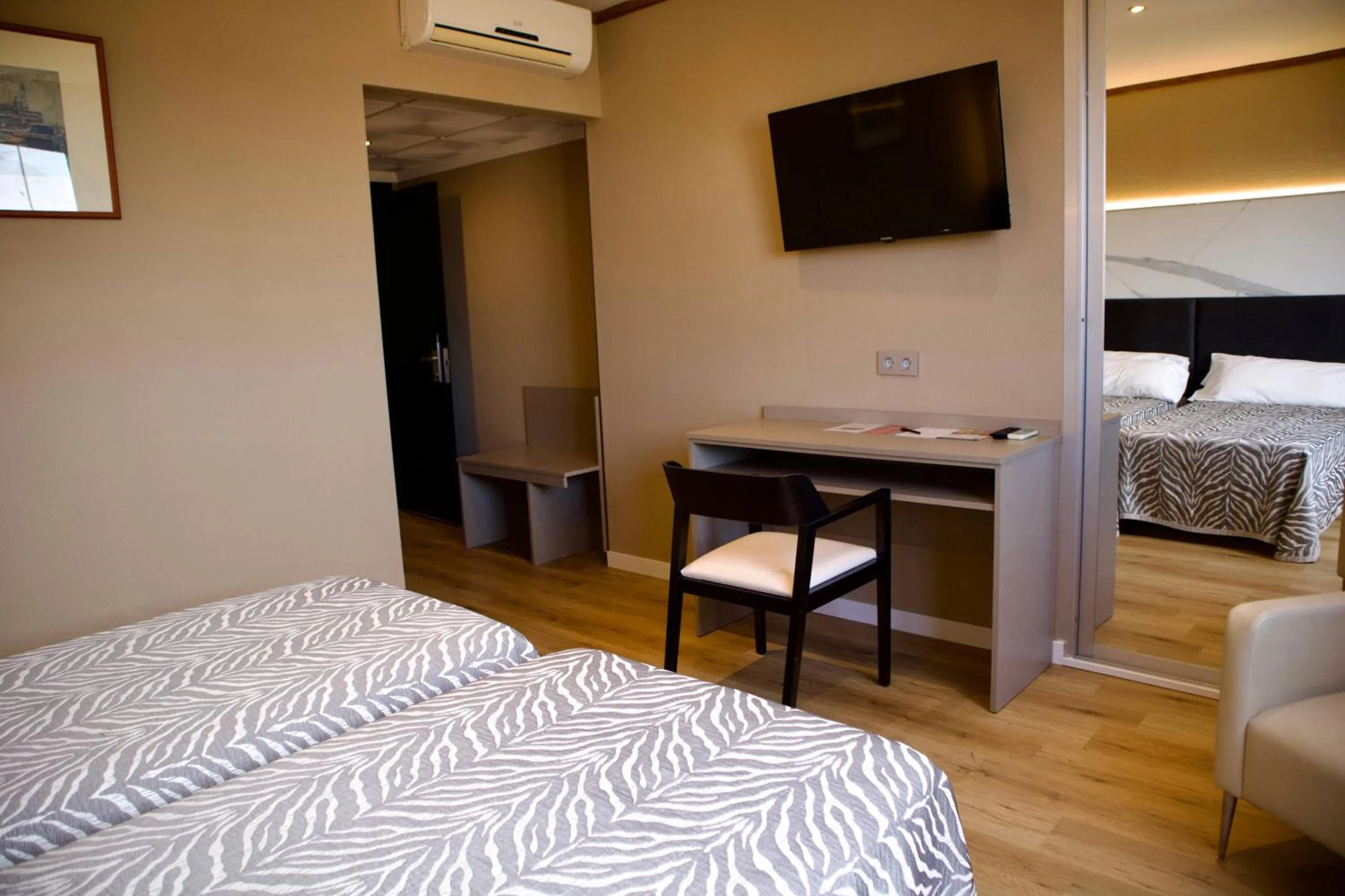 Twin Room in Hotel Benetusser