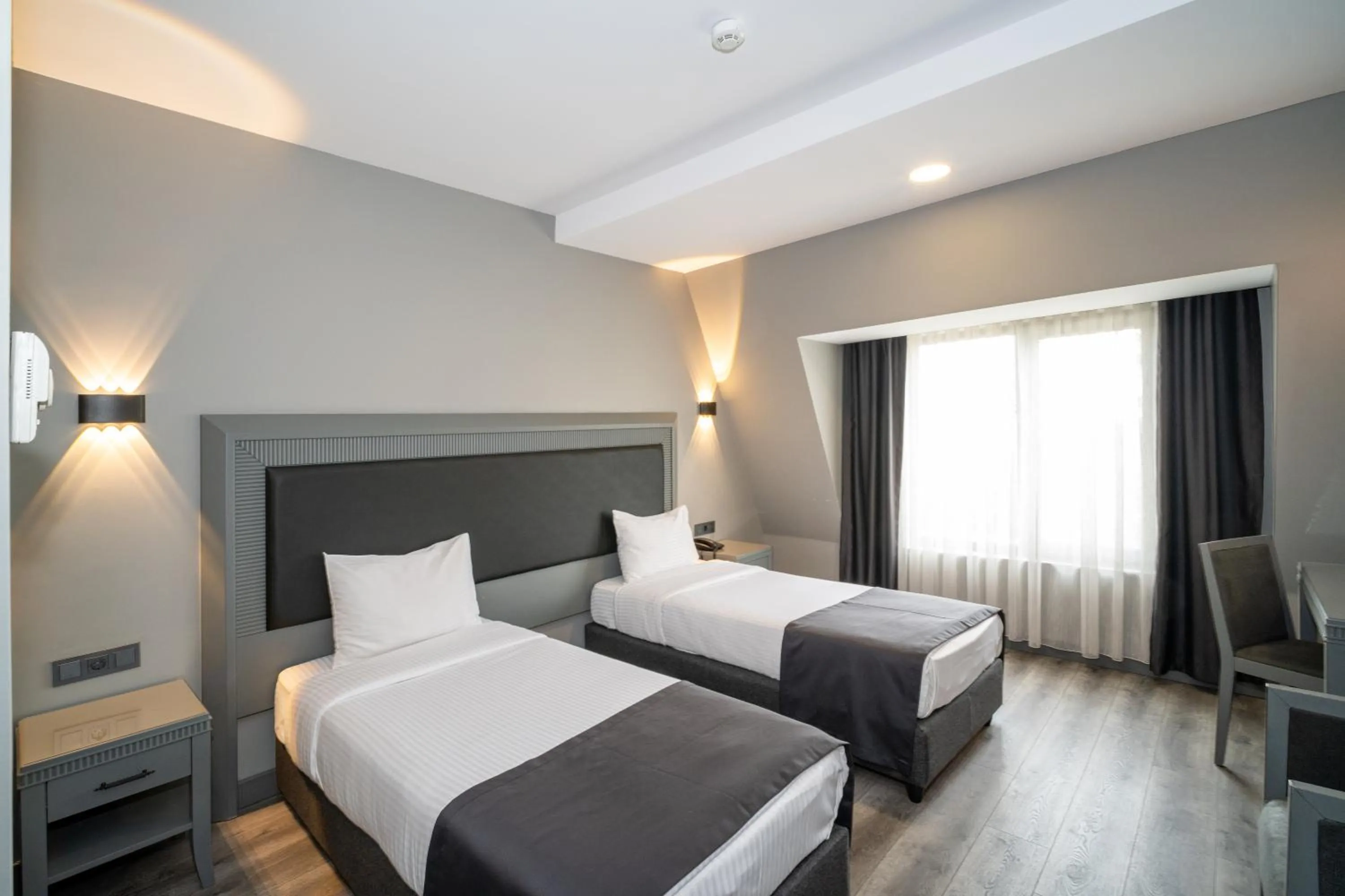 Standard Twin Room in Grand S Hotel