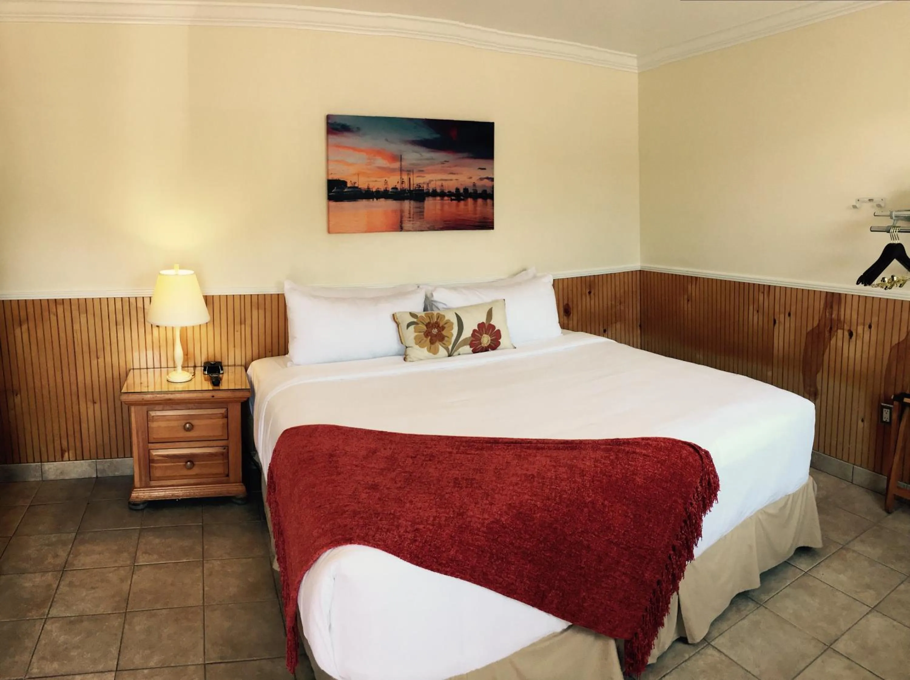 Standard King Room in Southwinds Motel