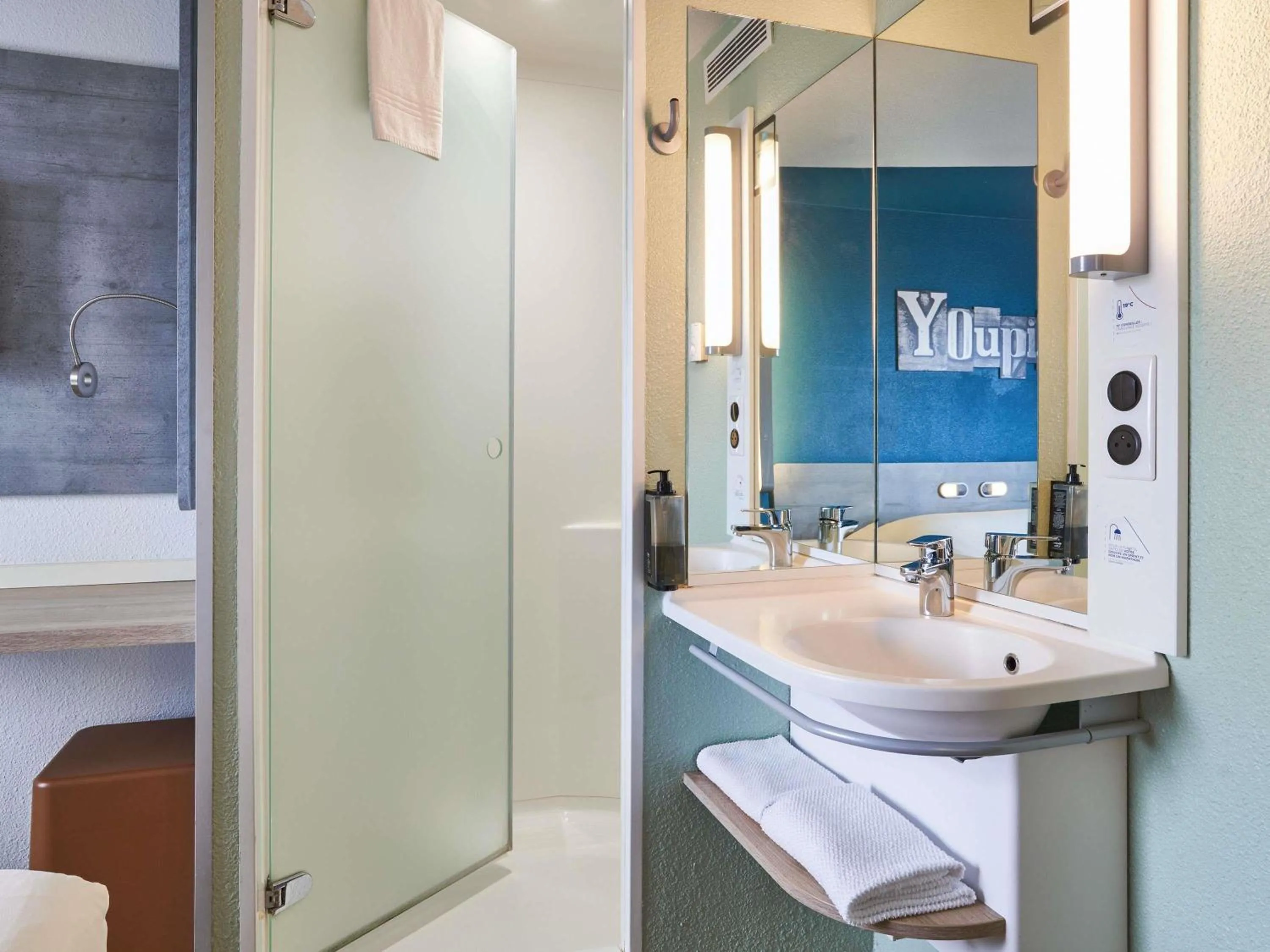 Triple Room with Two Single Beds and One Bunk Bed in ibis budget Bordeaux Centre - Gare Saint Jean