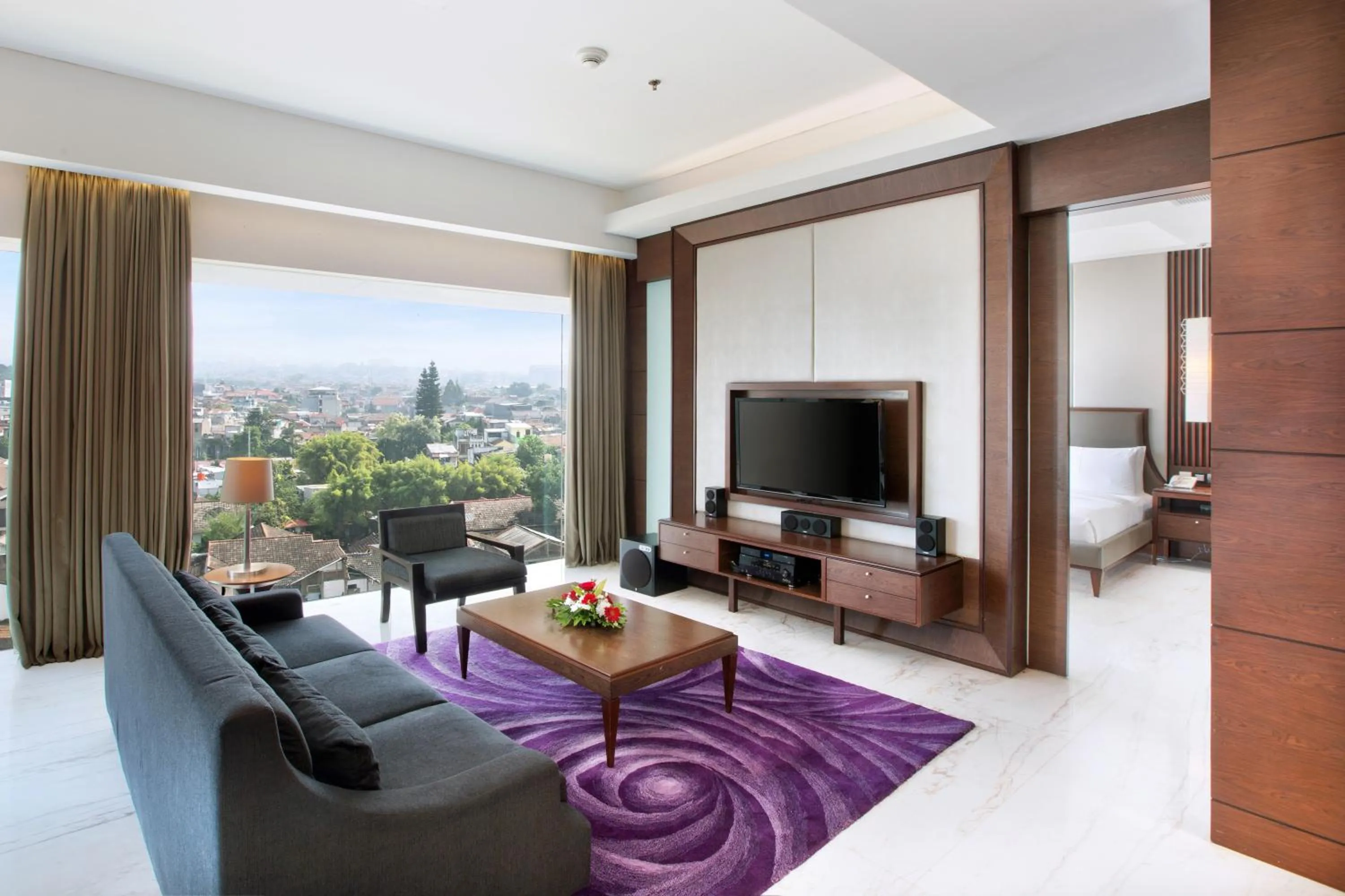 One-Bedroom King Suite in Holiday Inn Bandung Pasteur by IHG