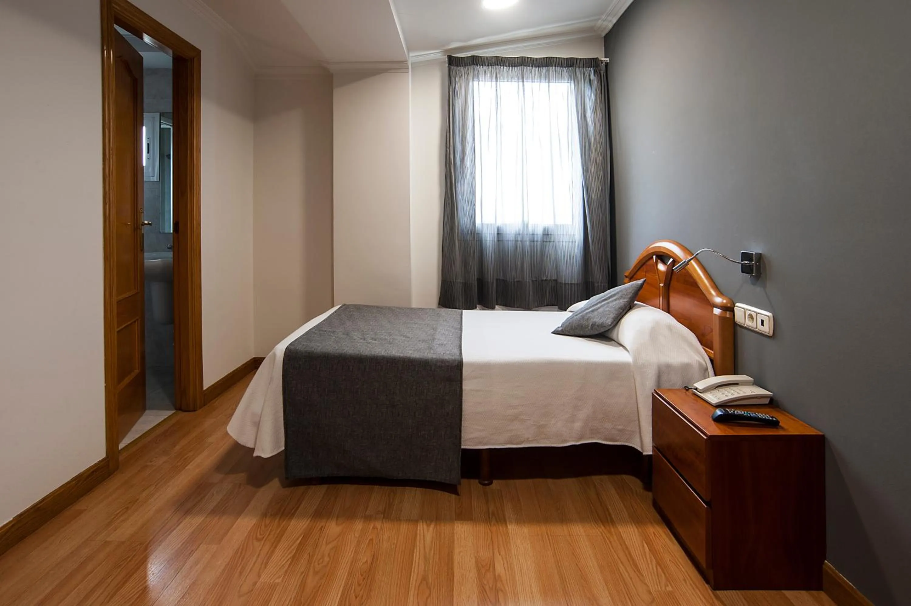 Single Room with Private Bathroom in Iraipe Izaga Hostal