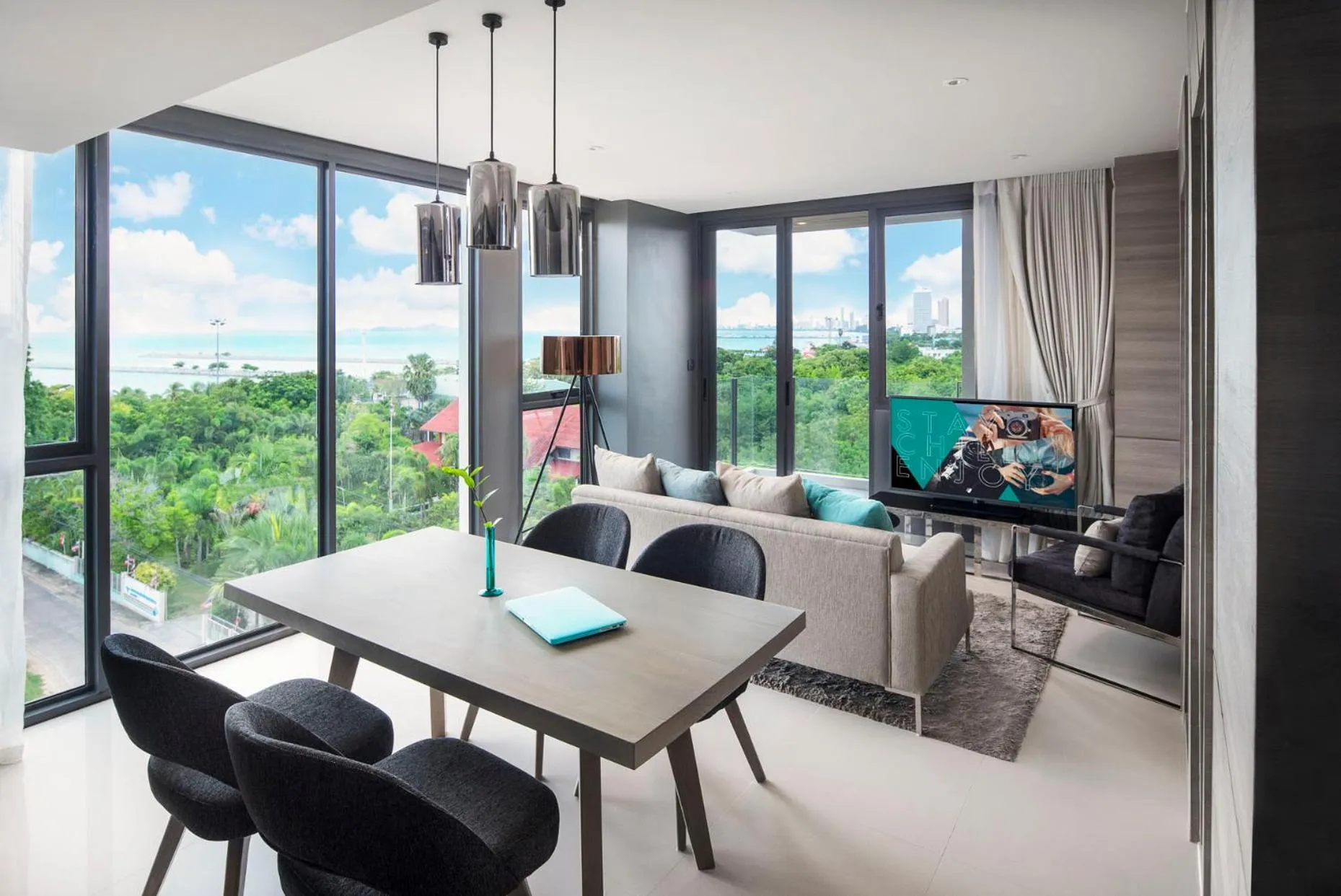 One Bedroom Corner Suite Seaview in Cross Vibe Pattaya Seaphere