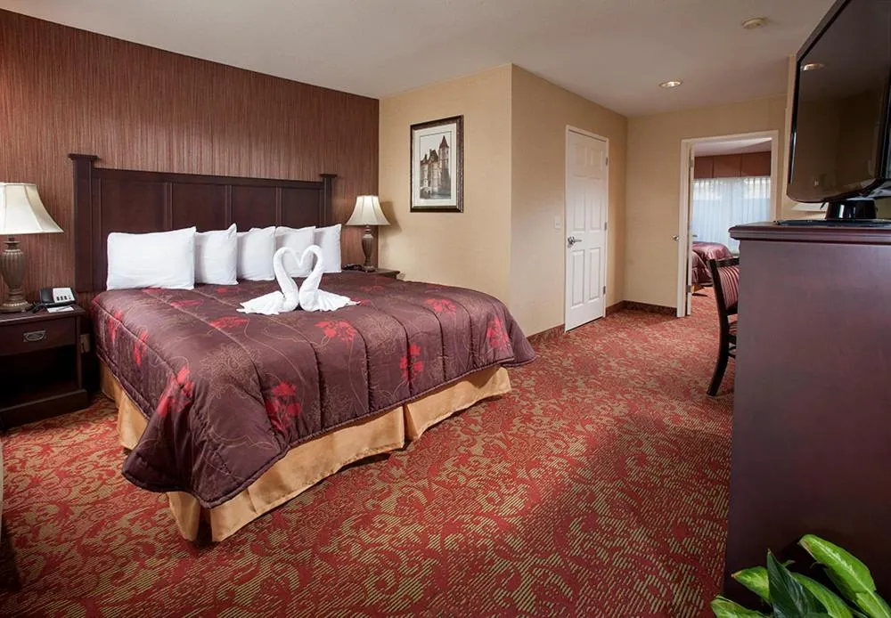 Family Suite in Castle Inn and Suites Anaheim
