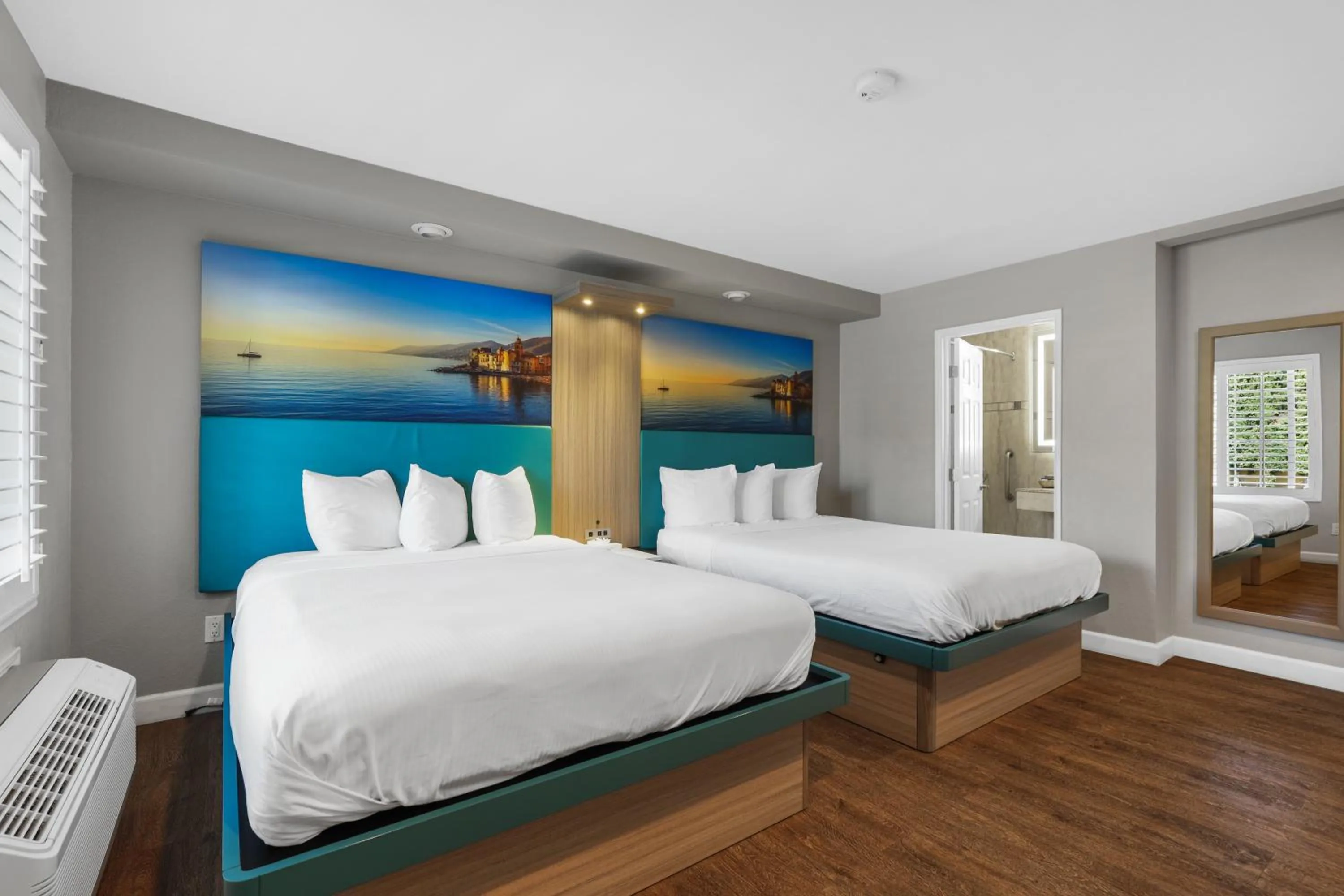 Queen Room with Two Queen Beds - Non-Smoking in Motel Mediteran