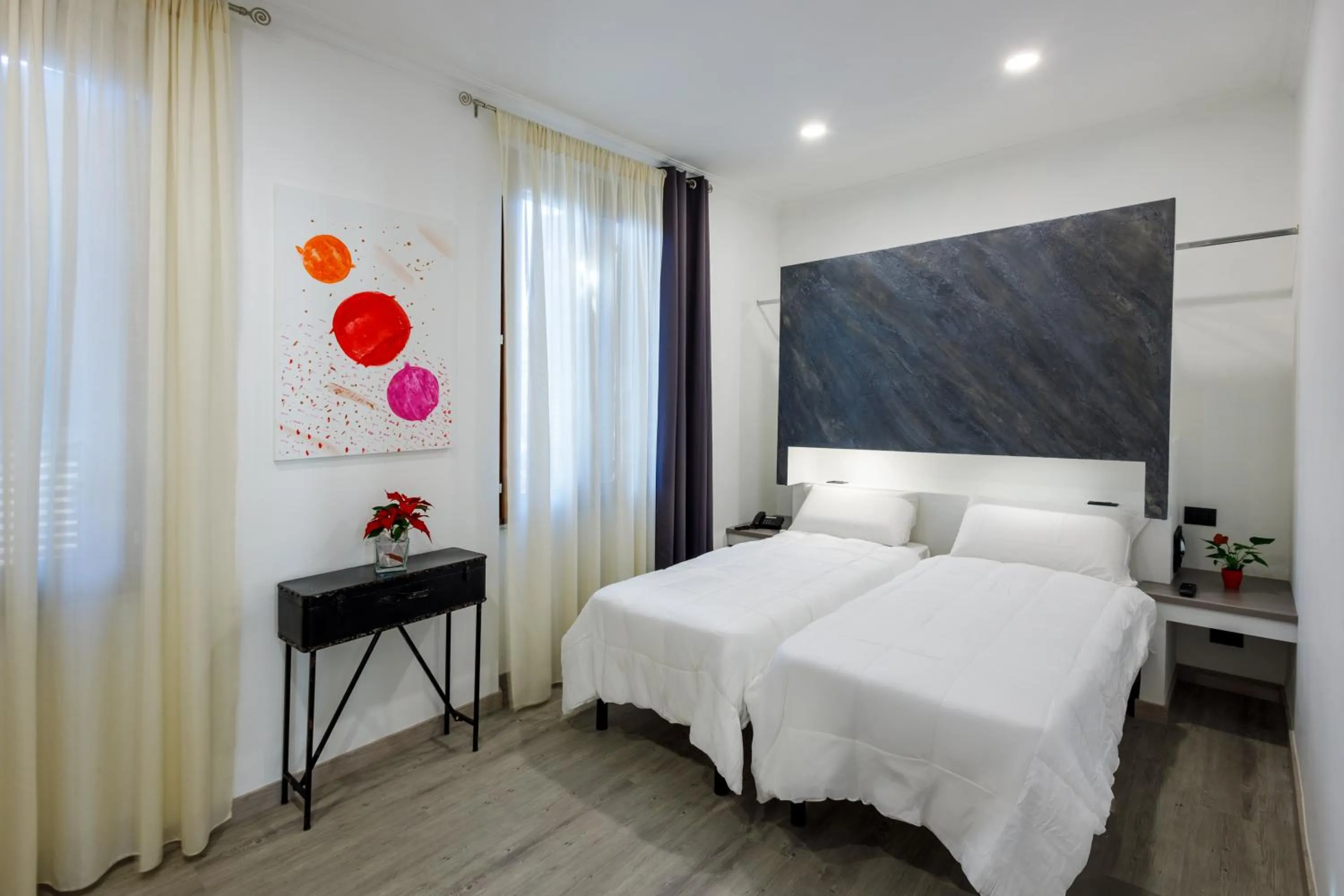 Double Room - single occupancy - Disability Access in Crossroad Hotel