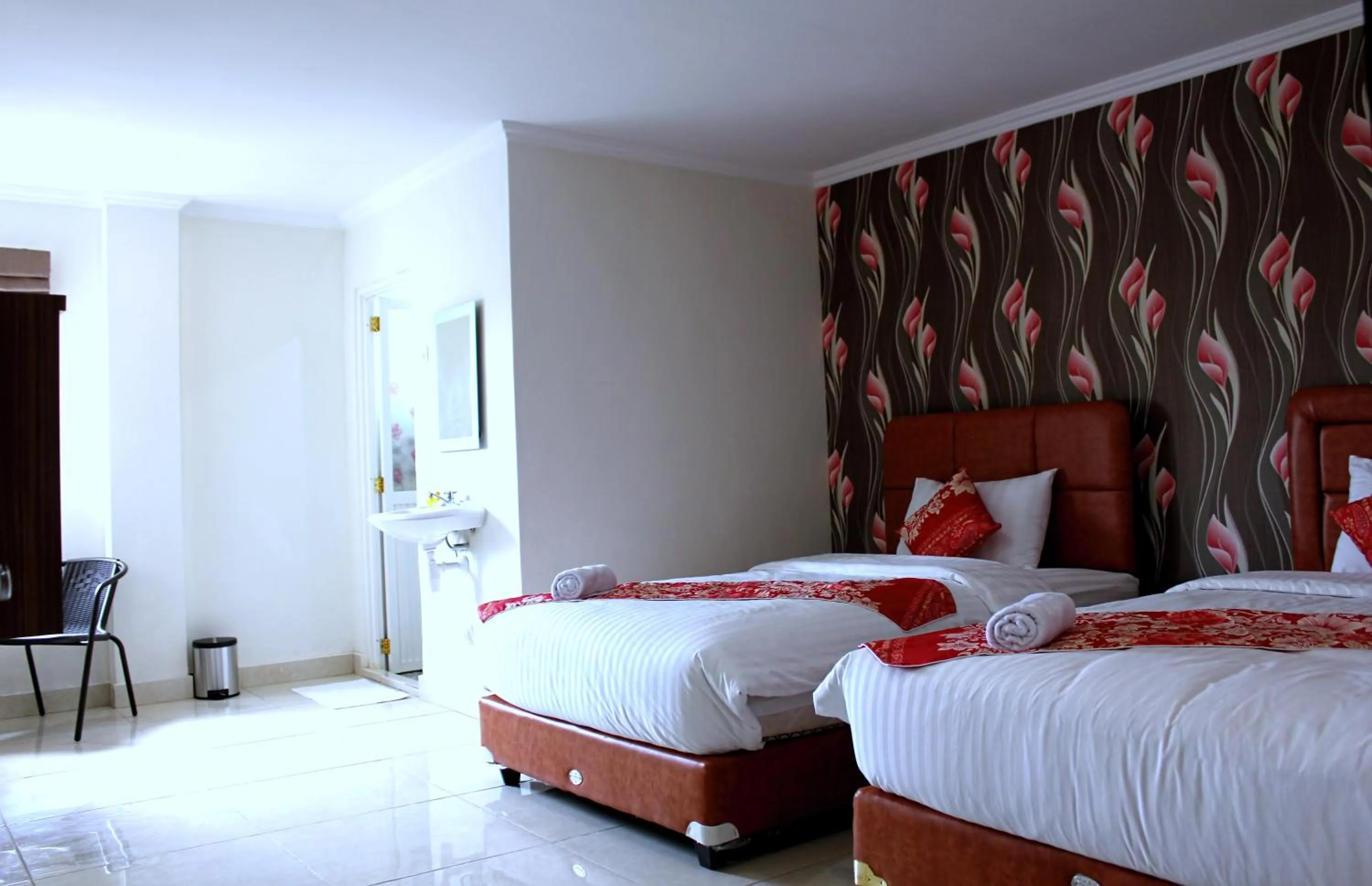 Executive Twin Room in Mel's Inn Manado