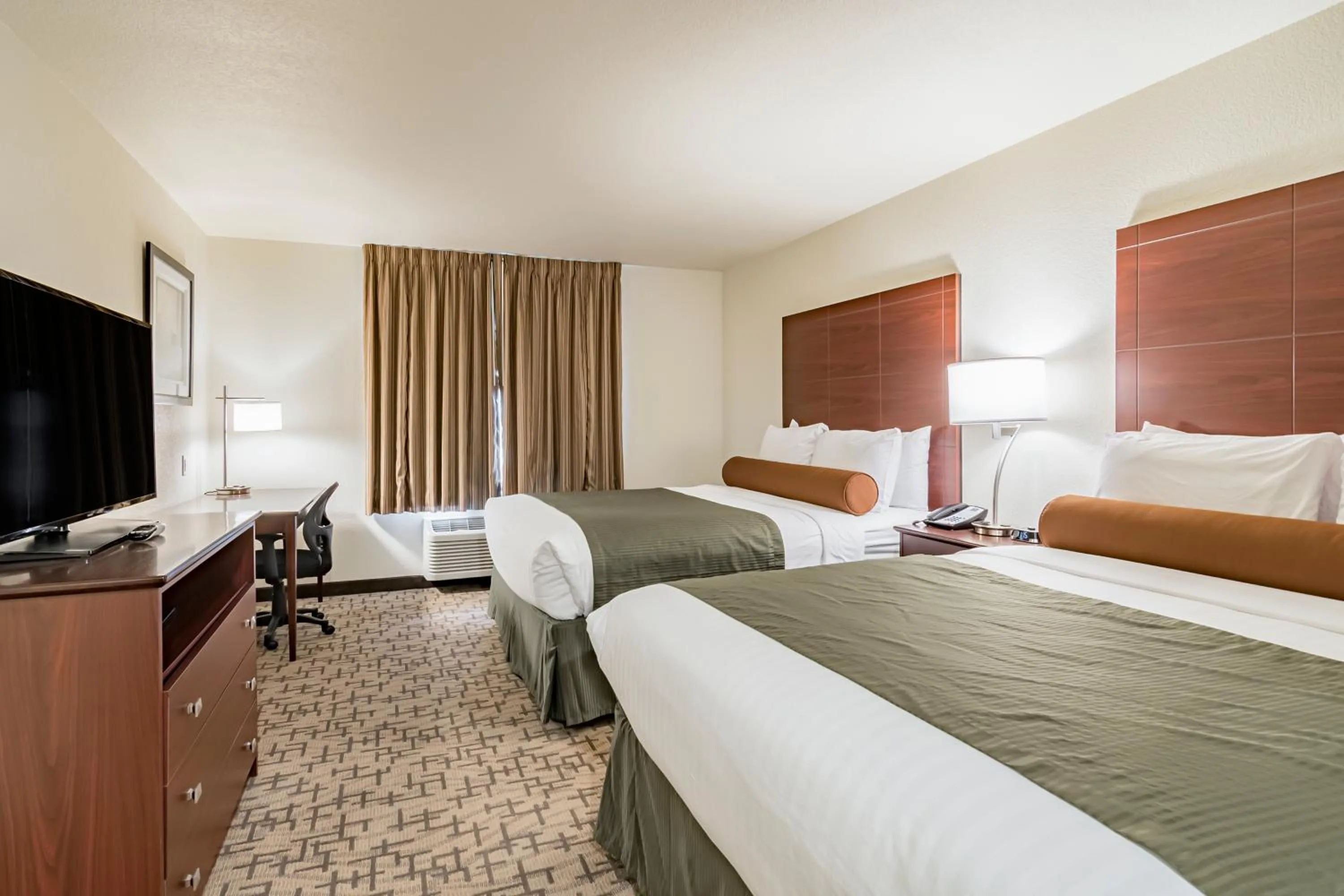 Deluxe Queen Room in Cobblestone Inn & Suites - Lamoni
