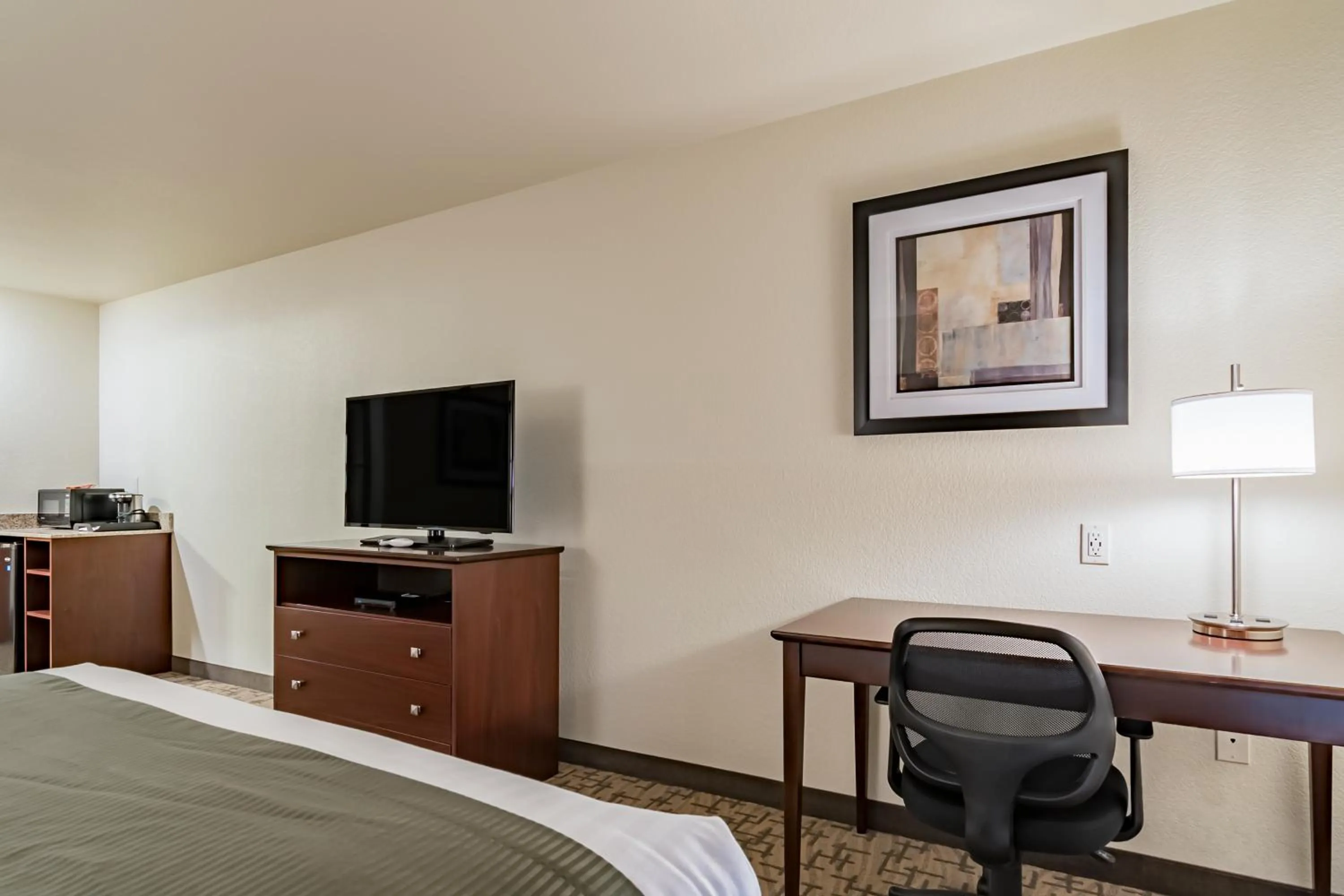 Deluxe King Room in Cobblestone Inn & Suites - Lamoni