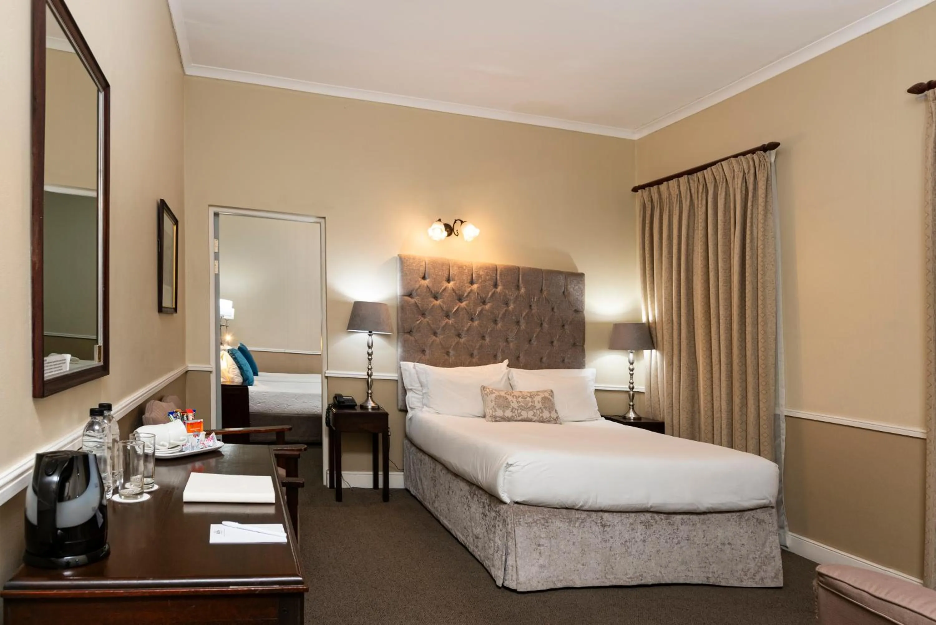 Family Suite in Queen's Hotel by BON Hotels