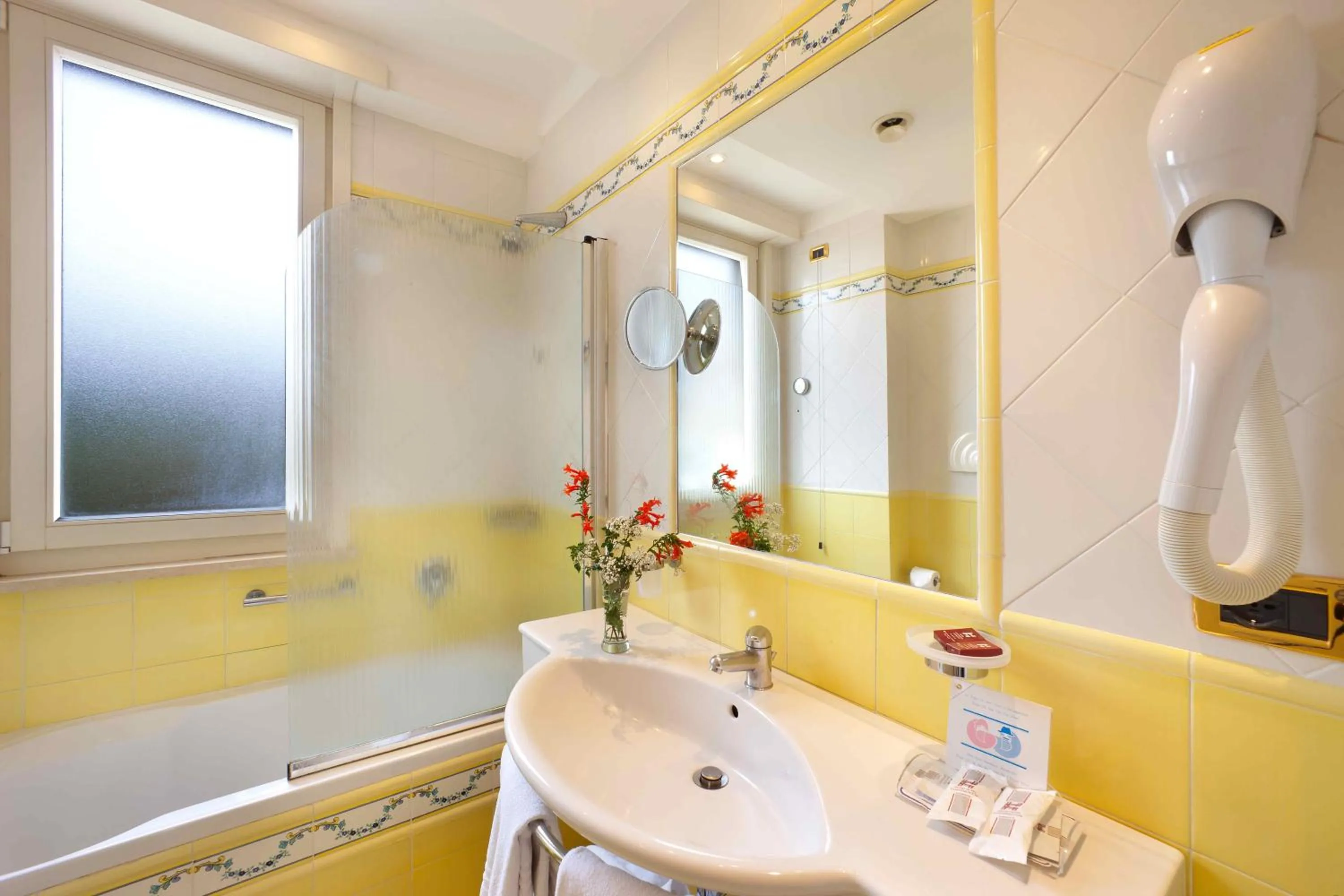 Family Room (2 Adults + 2 Children) in Hotel Continental