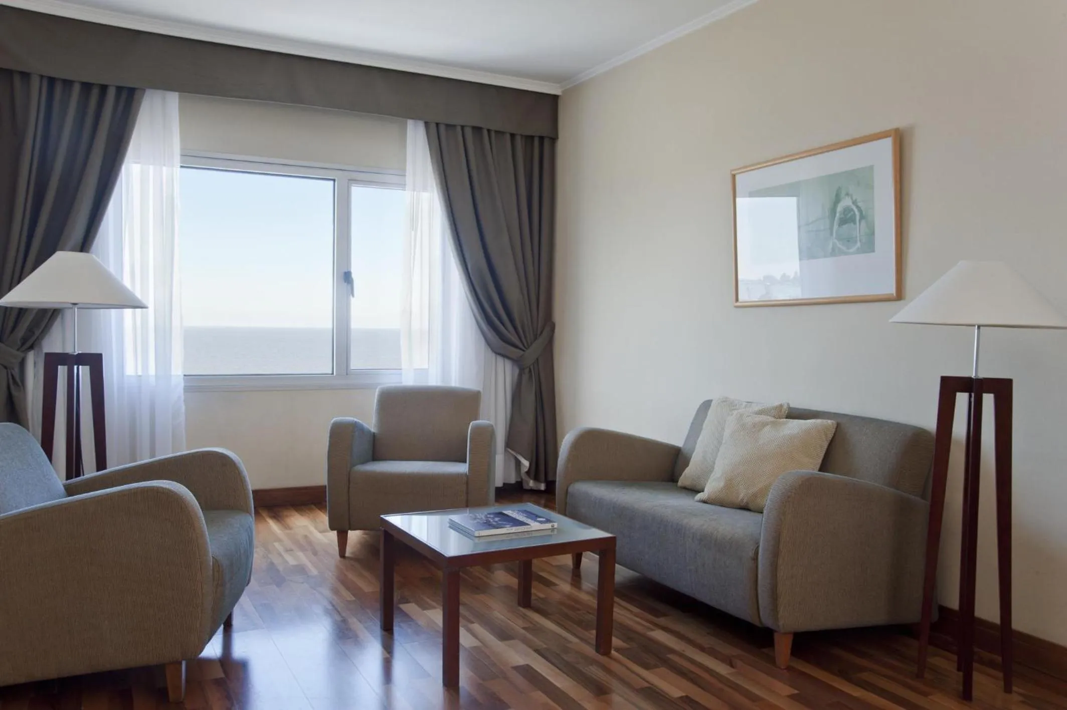Suite in NH Montevideo Columbia