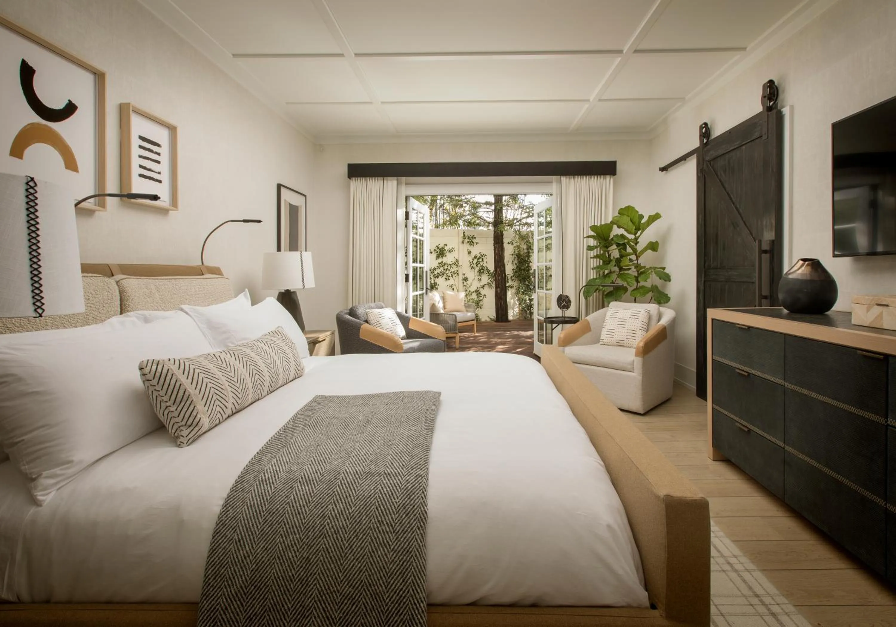 ADA Garden Shower Guestroom in MacArthur Place Inn & Spa