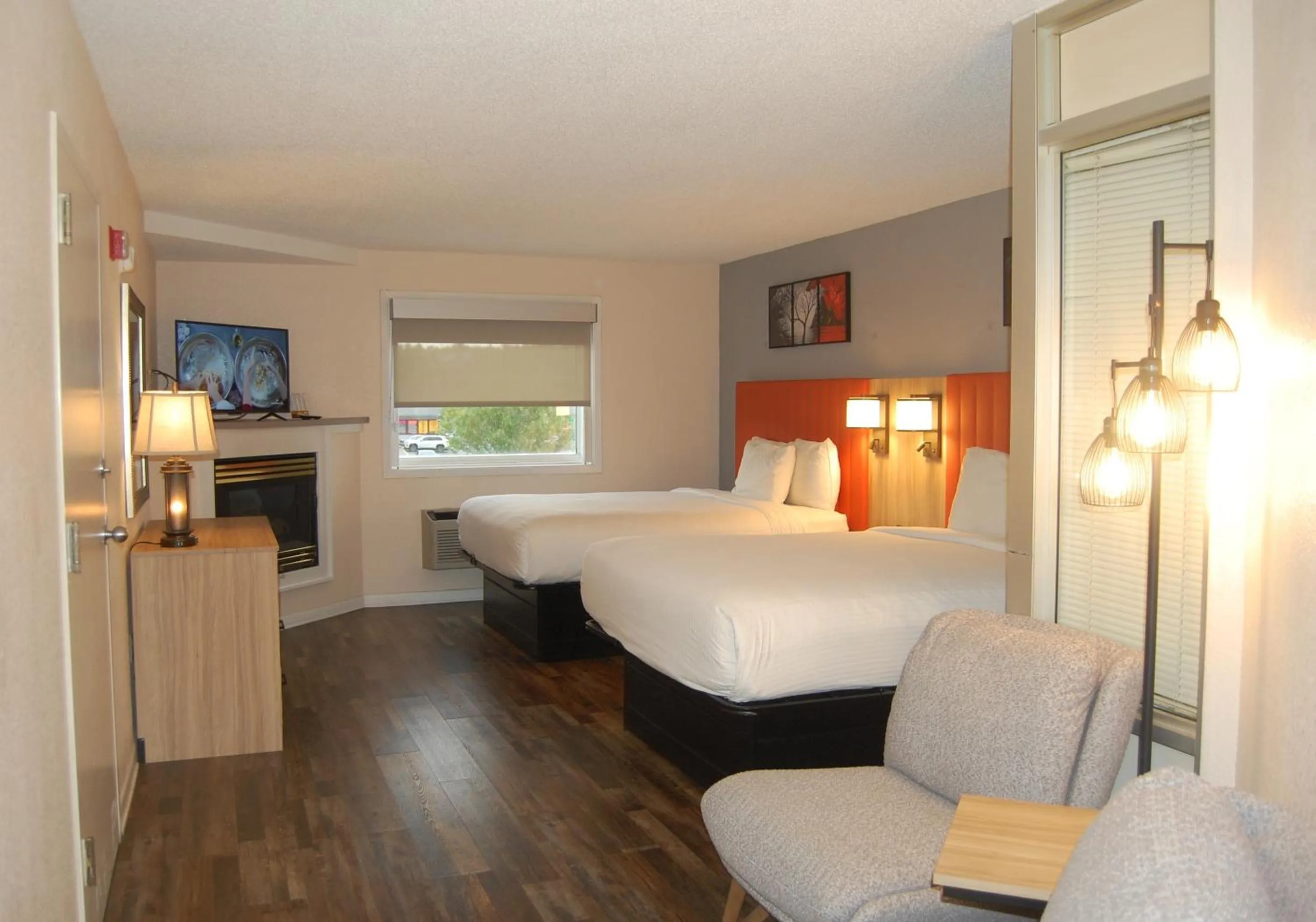 Suite with Two Queen Beds, Fireplace and Spa Bath in Vacation Lodge