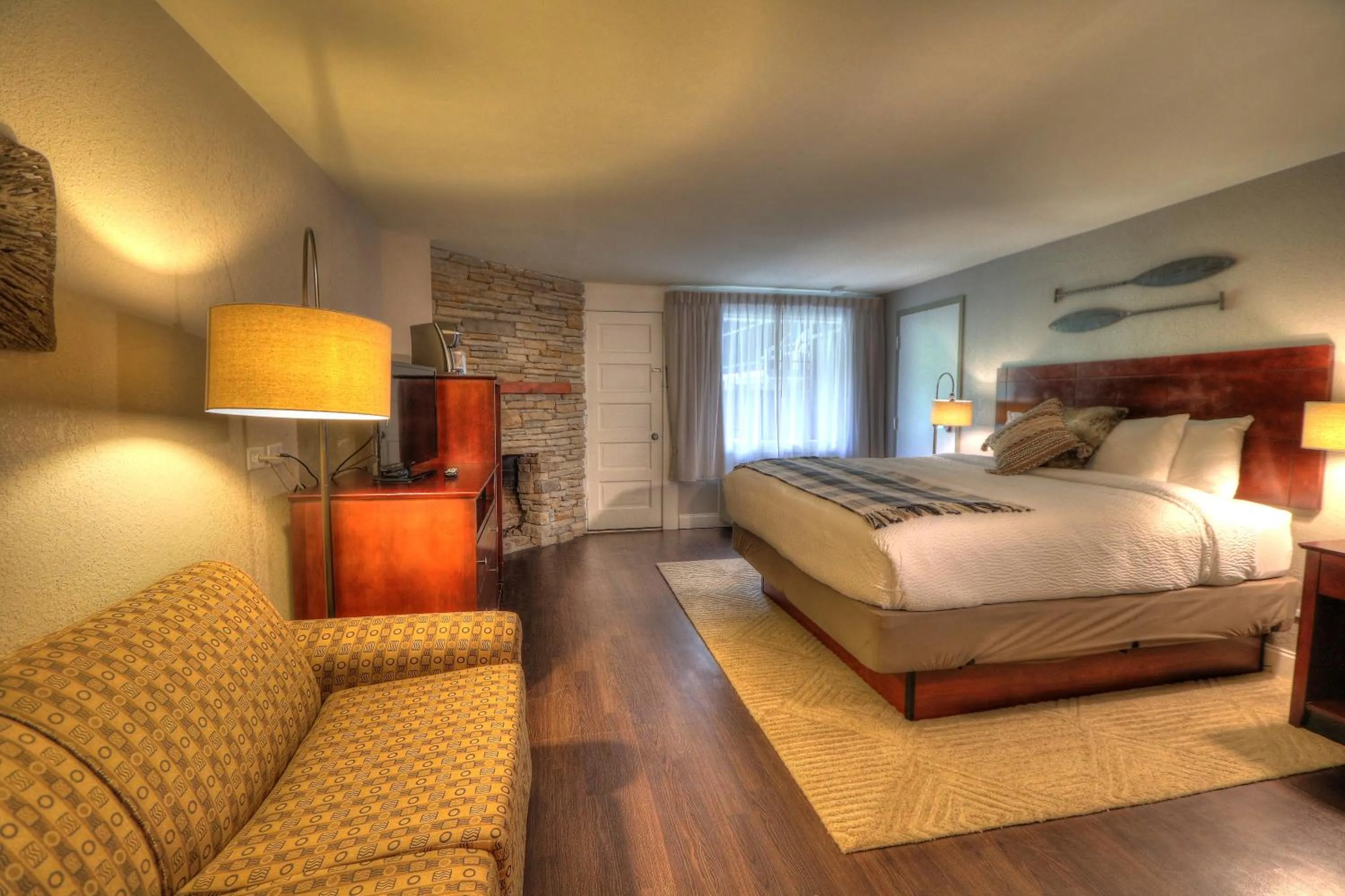 Deluxe King Bed With Fireplace and Balcony in River Edge Inn