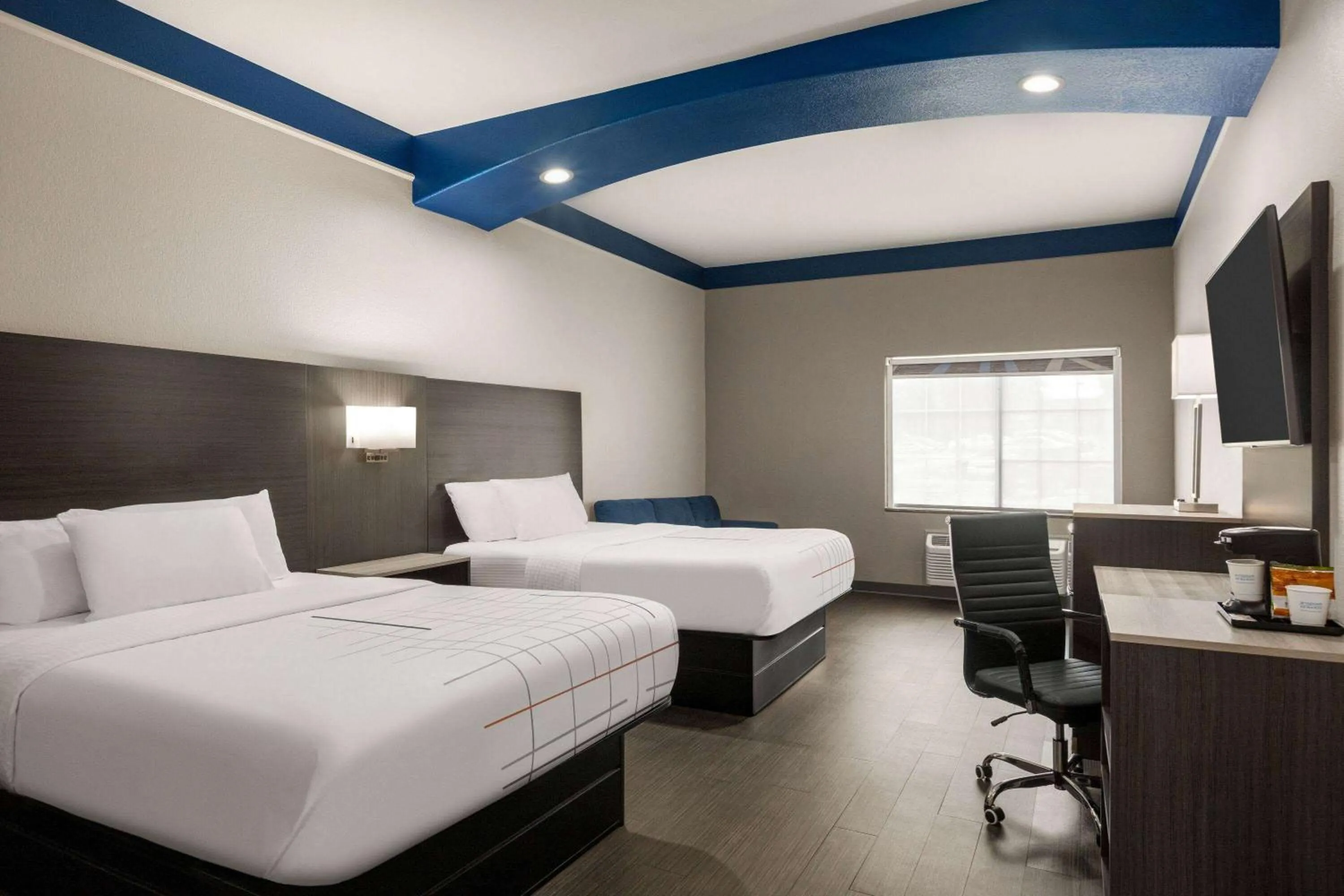 Deluxe Queen Room with Two Queen Beds and Roll-In shower - Mobility Accessible/Non-Smoking in La Quinta by Wyndham San Antonio North Stone Oak