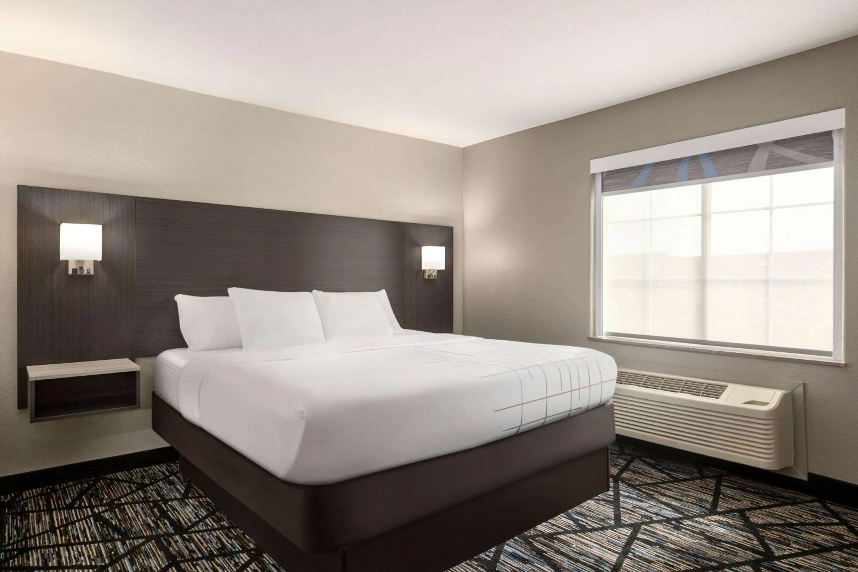 King Suite in La Quinta by Wyndham San Antonio North Stone Oak