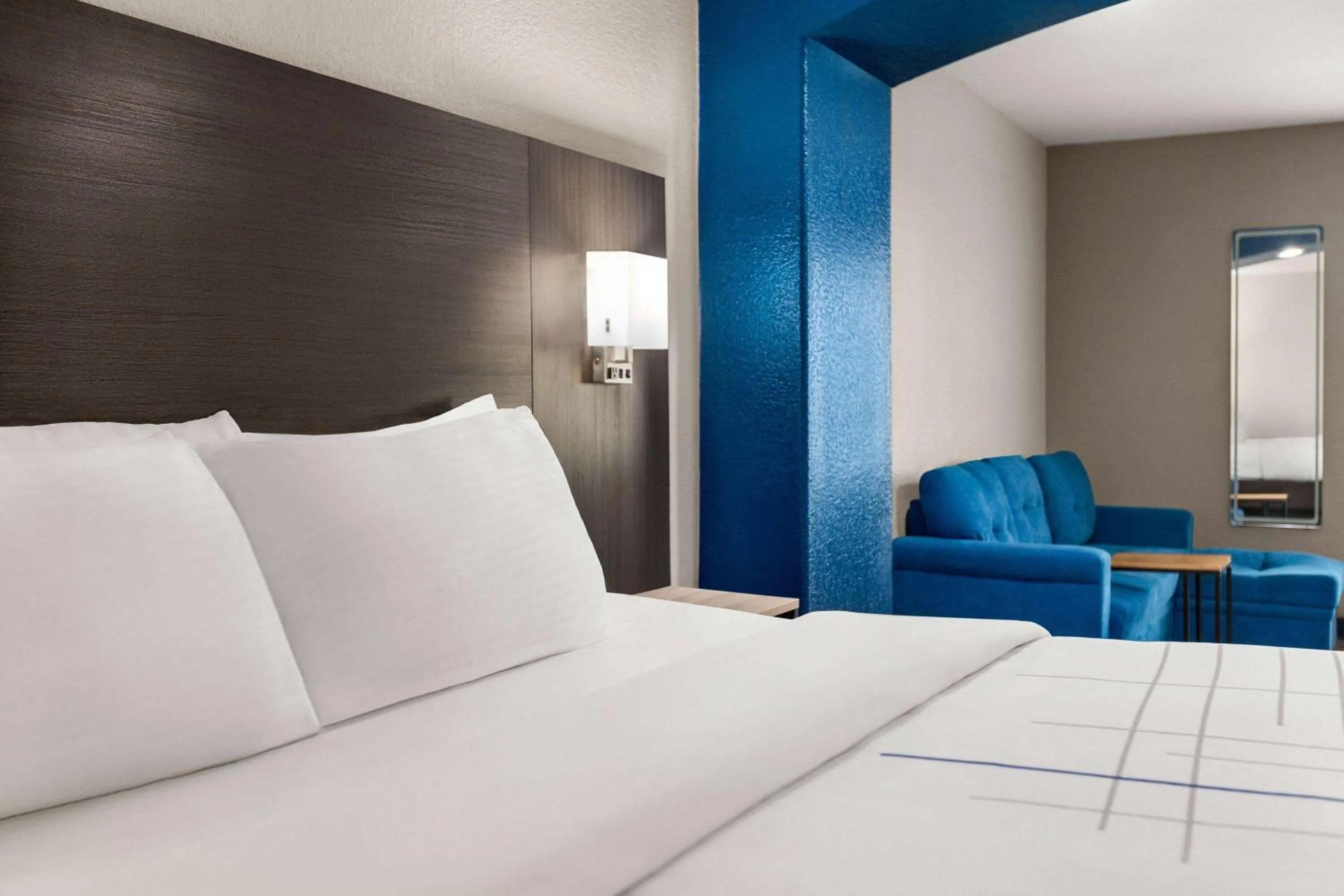 Executive King Room in La Quinta by Wyndham San Antonio North Stone Oak