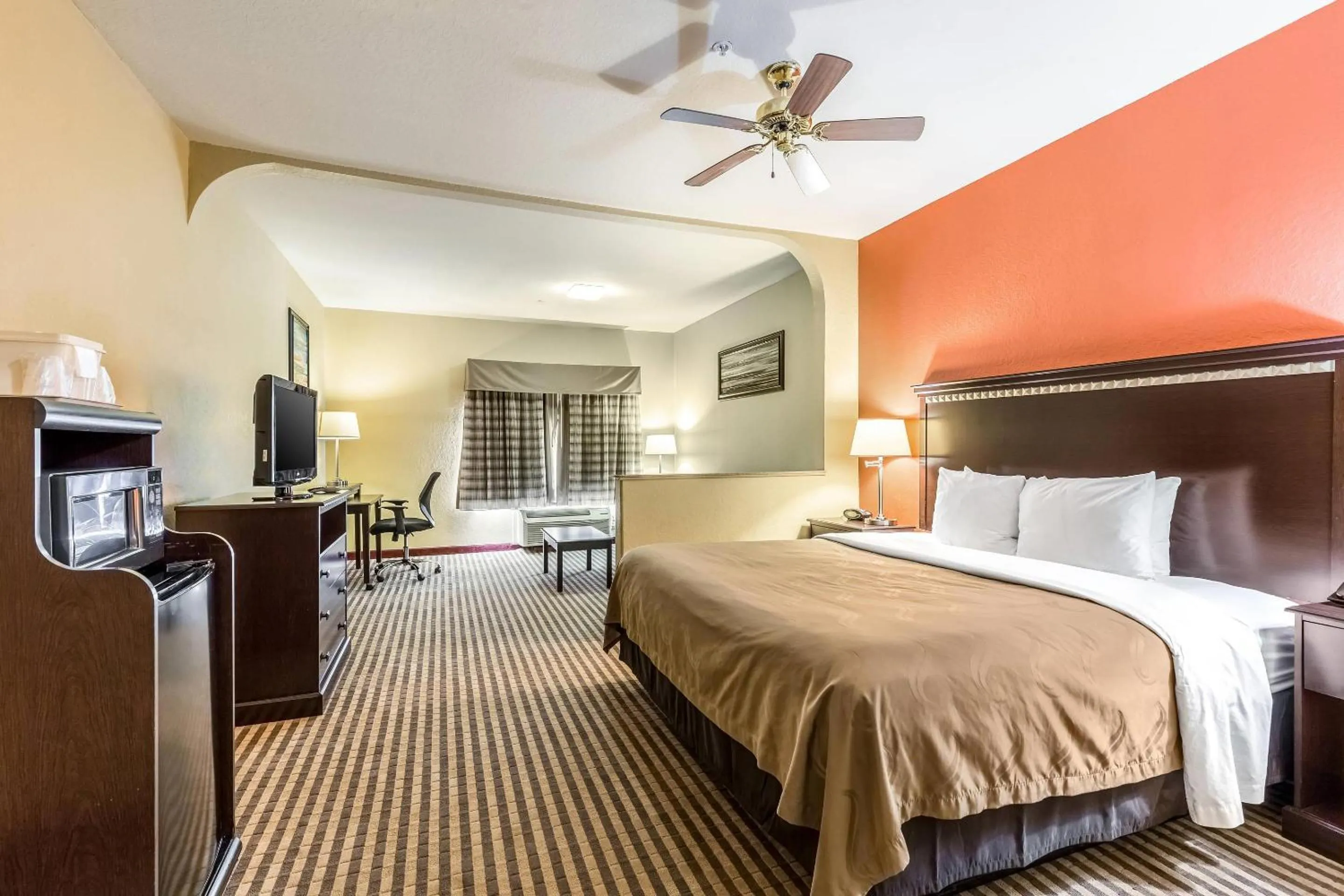 King Suite - Non Smoking in Quality Suites North Houston - Spring