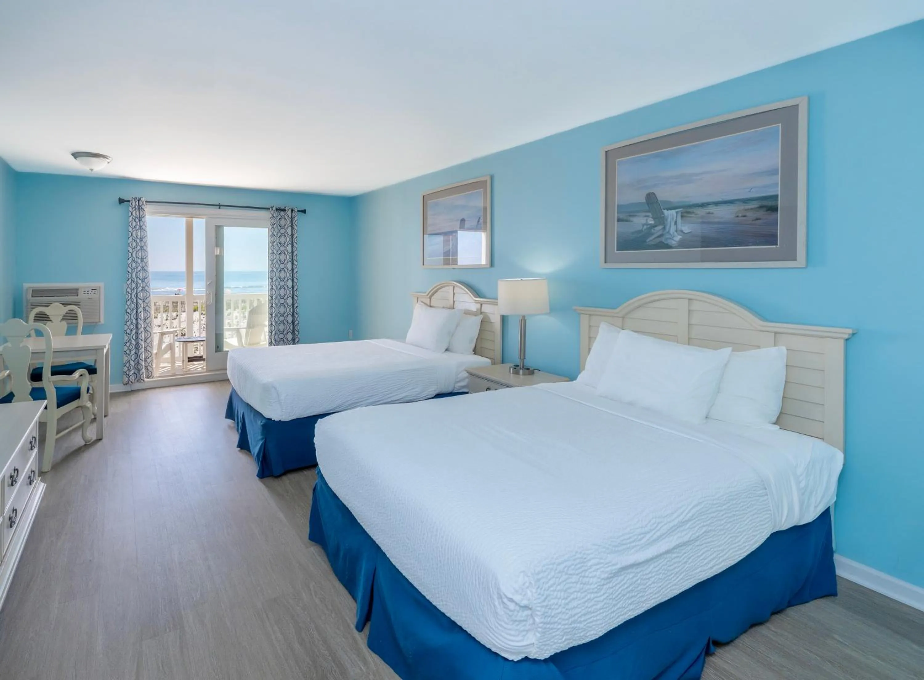 Queen Room with Balcony in Drifting Sands Oceanfront Hotel