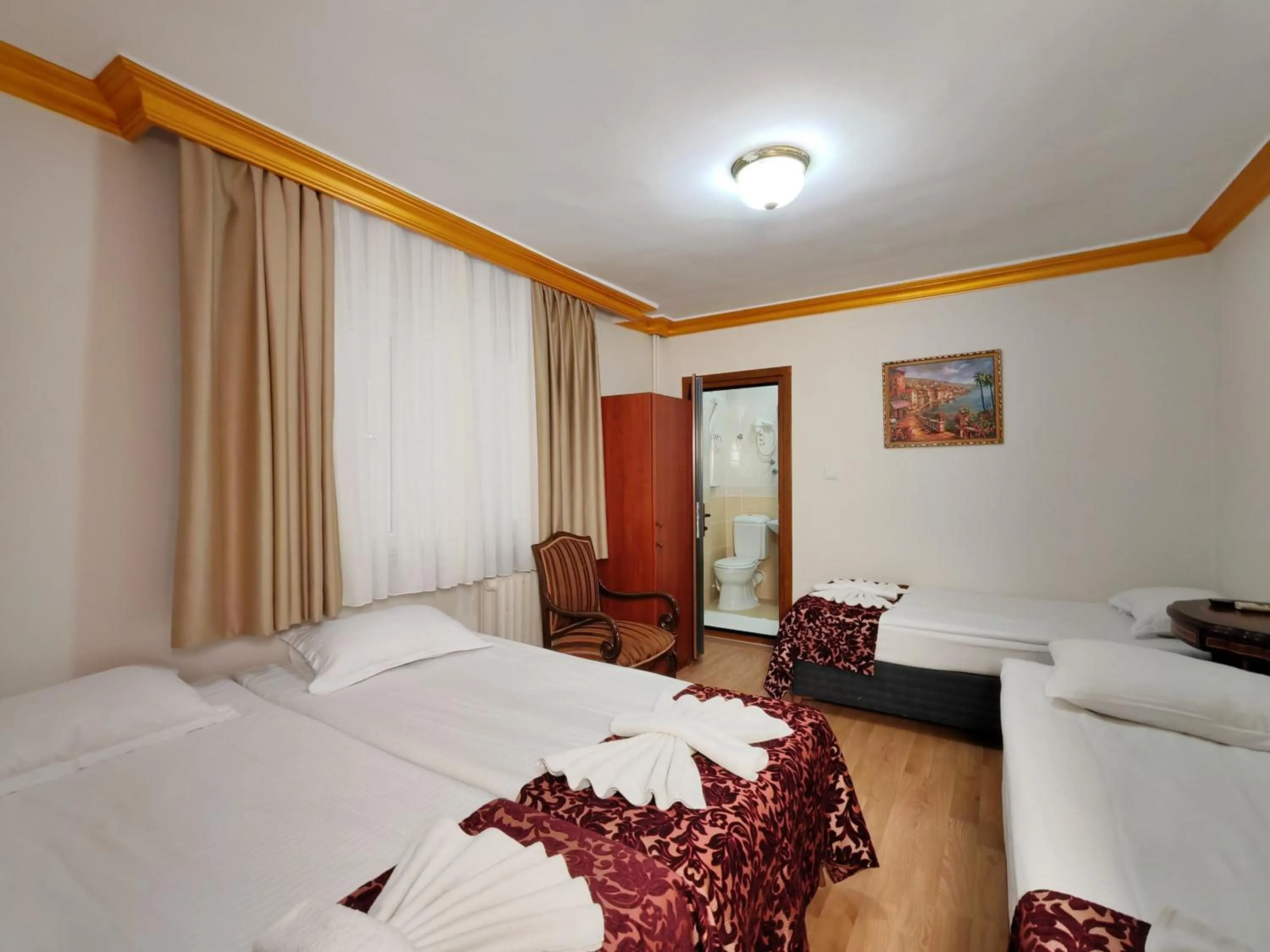 Quadruple Room in Sirkeci Emek Hotel