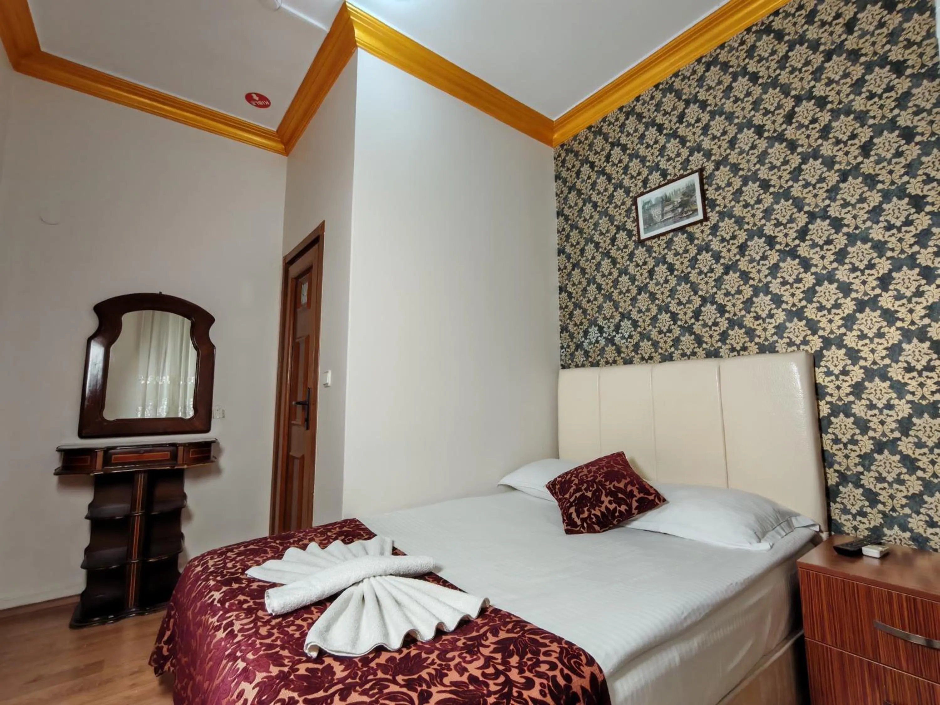 Single Room in Sirkeci Emek Hotel
