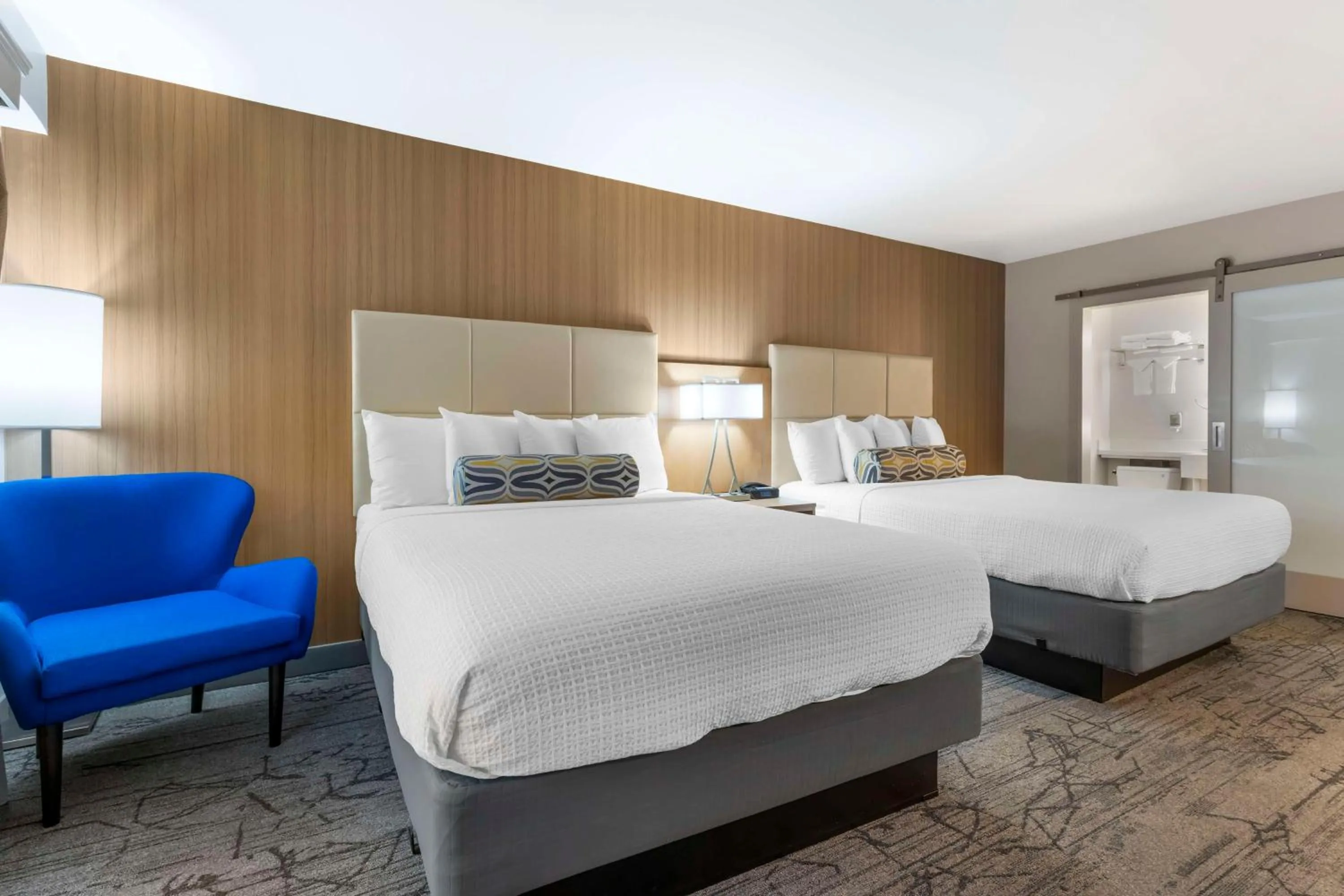 Queen Room with Two Queen Beds and Patio in Best Western Red Coach Inn