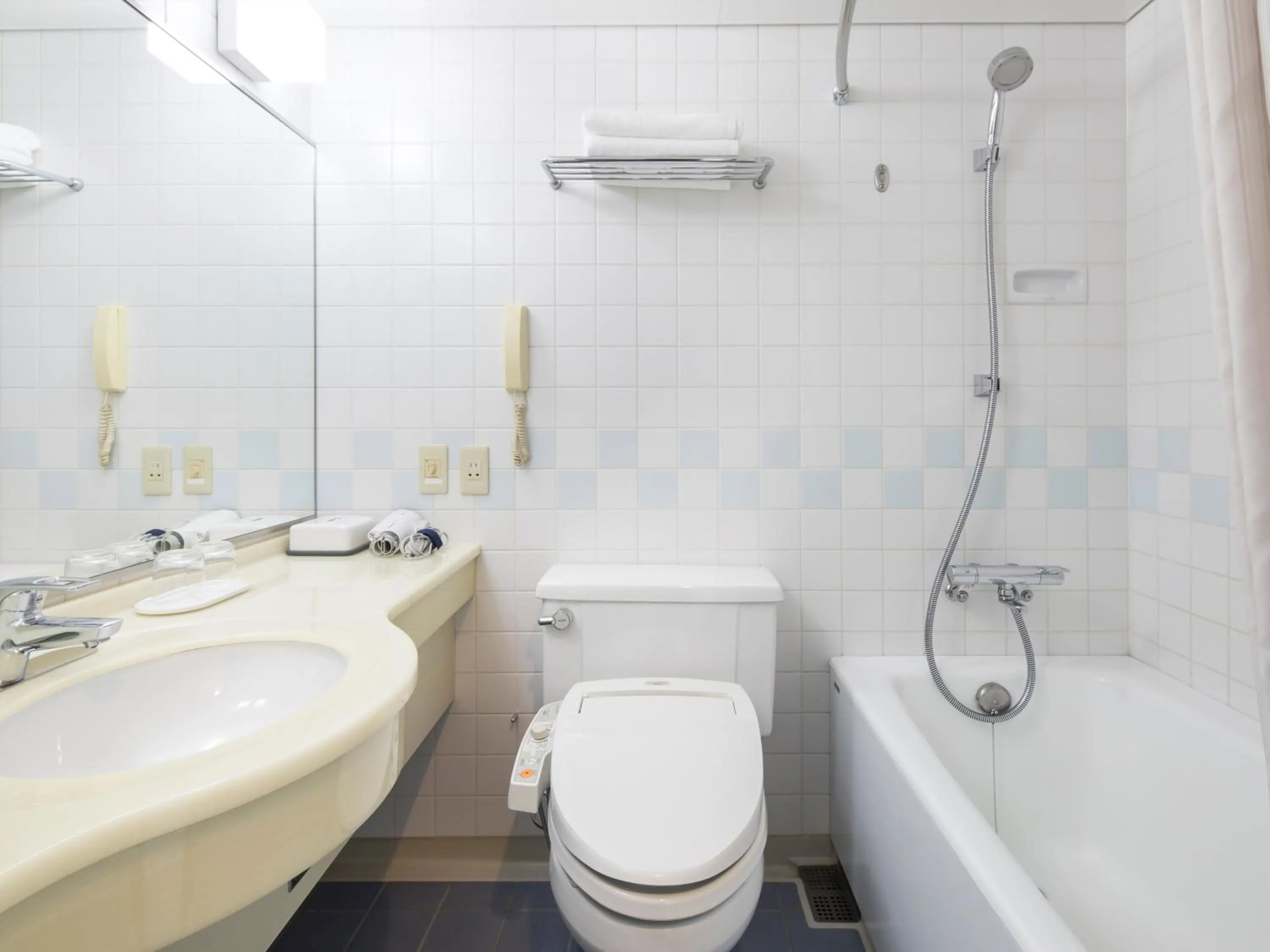 Standard Twin Room - Non-Smoking in Art Hotel Osaka Bay Tower