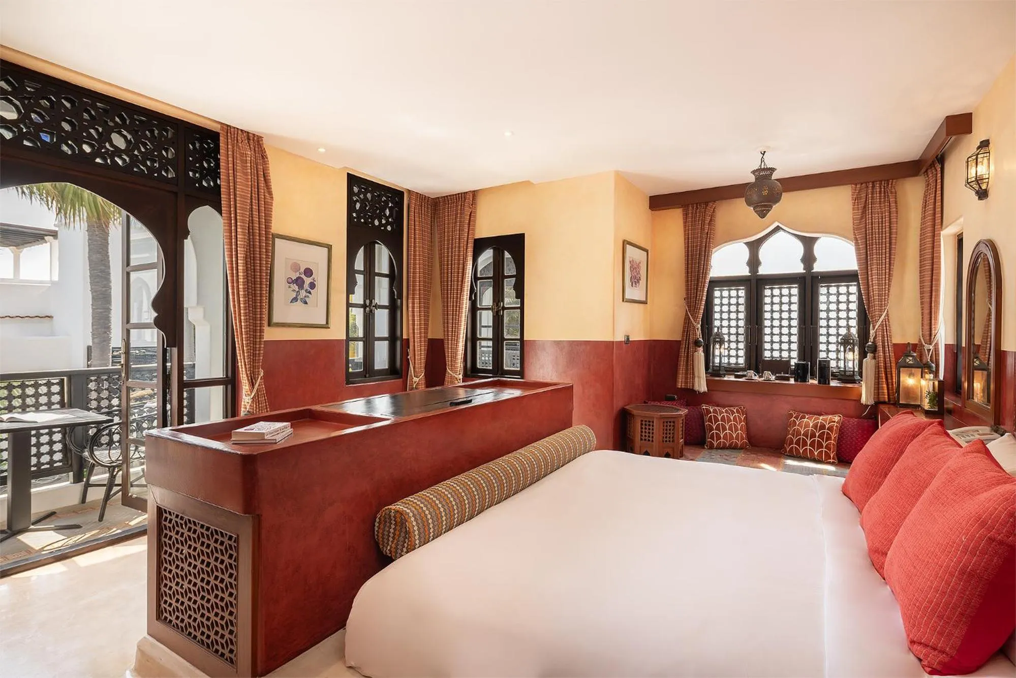 Deluxe Seascape Jacuzzi in Villa Maroc Resort