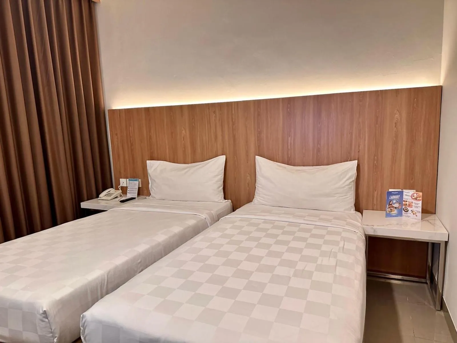Deluxe Twin Room in Royal Palm Hotel & Conference Center Cengkareng