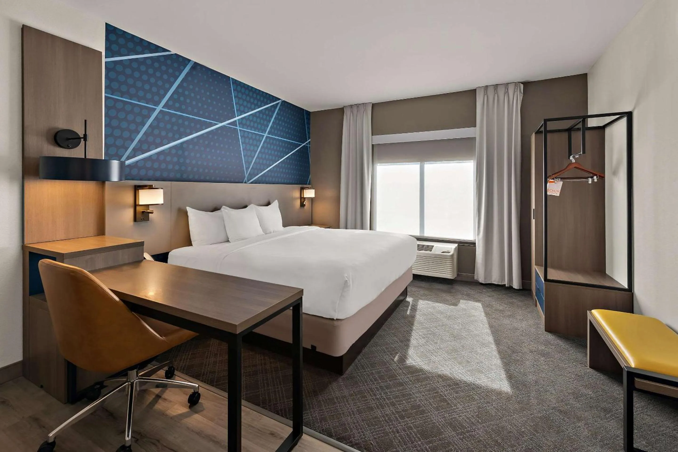 King Suite in Comfort Suites Columbus East Broad