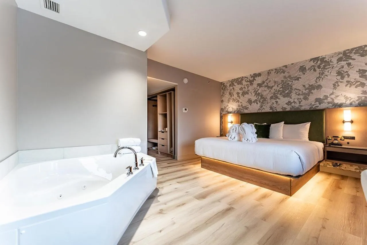 King Room with Whirlpool in Park Town Hotel