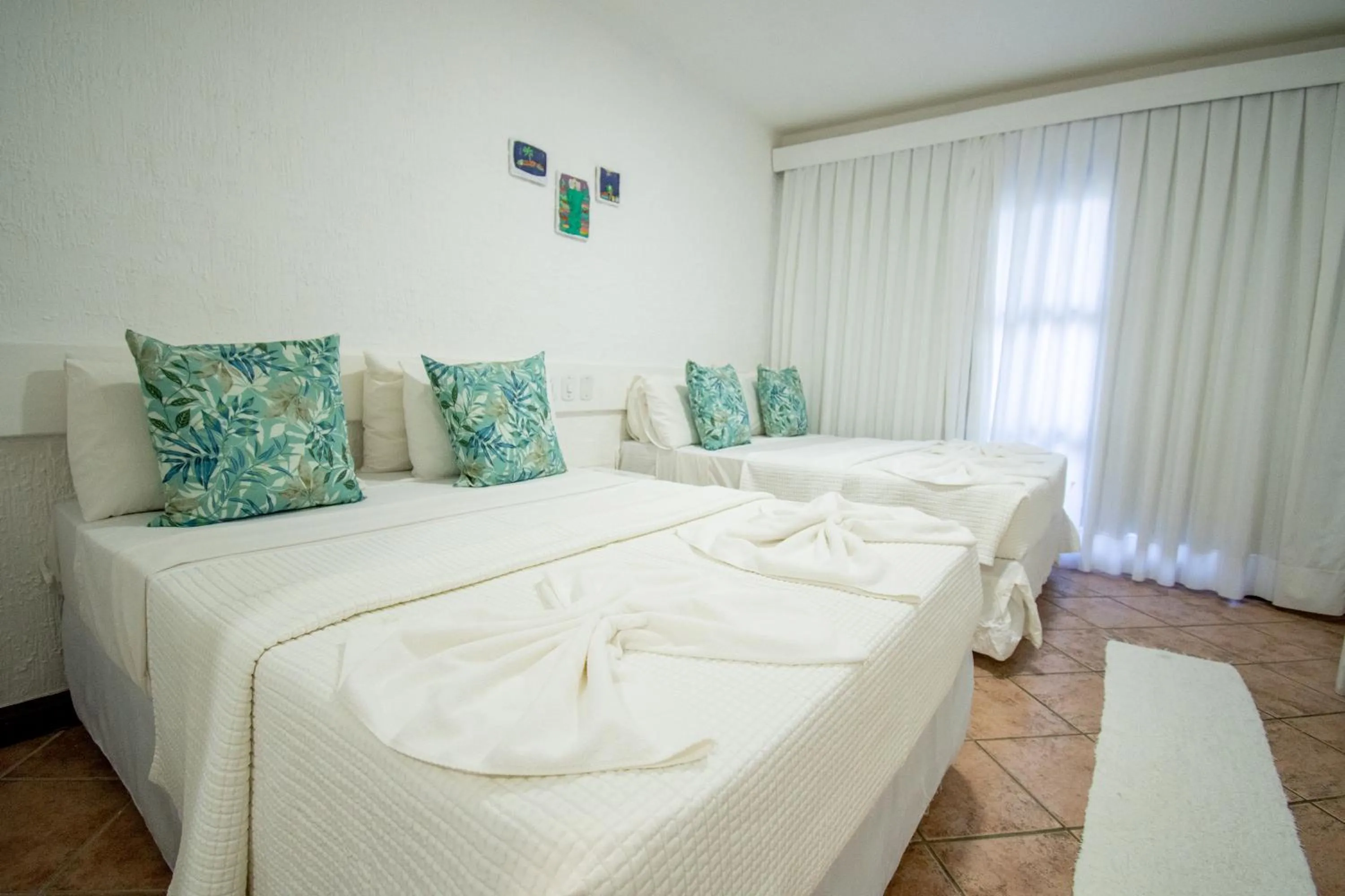 Queen Suite with Pool View in Hotel Marina Quinta do Porto