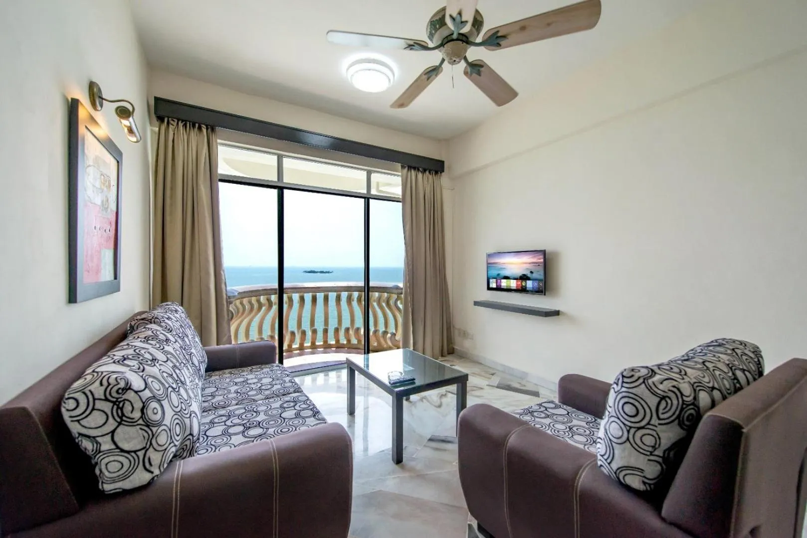 Three-Bedroom Apartment with Sea View in Glory Beach Resort