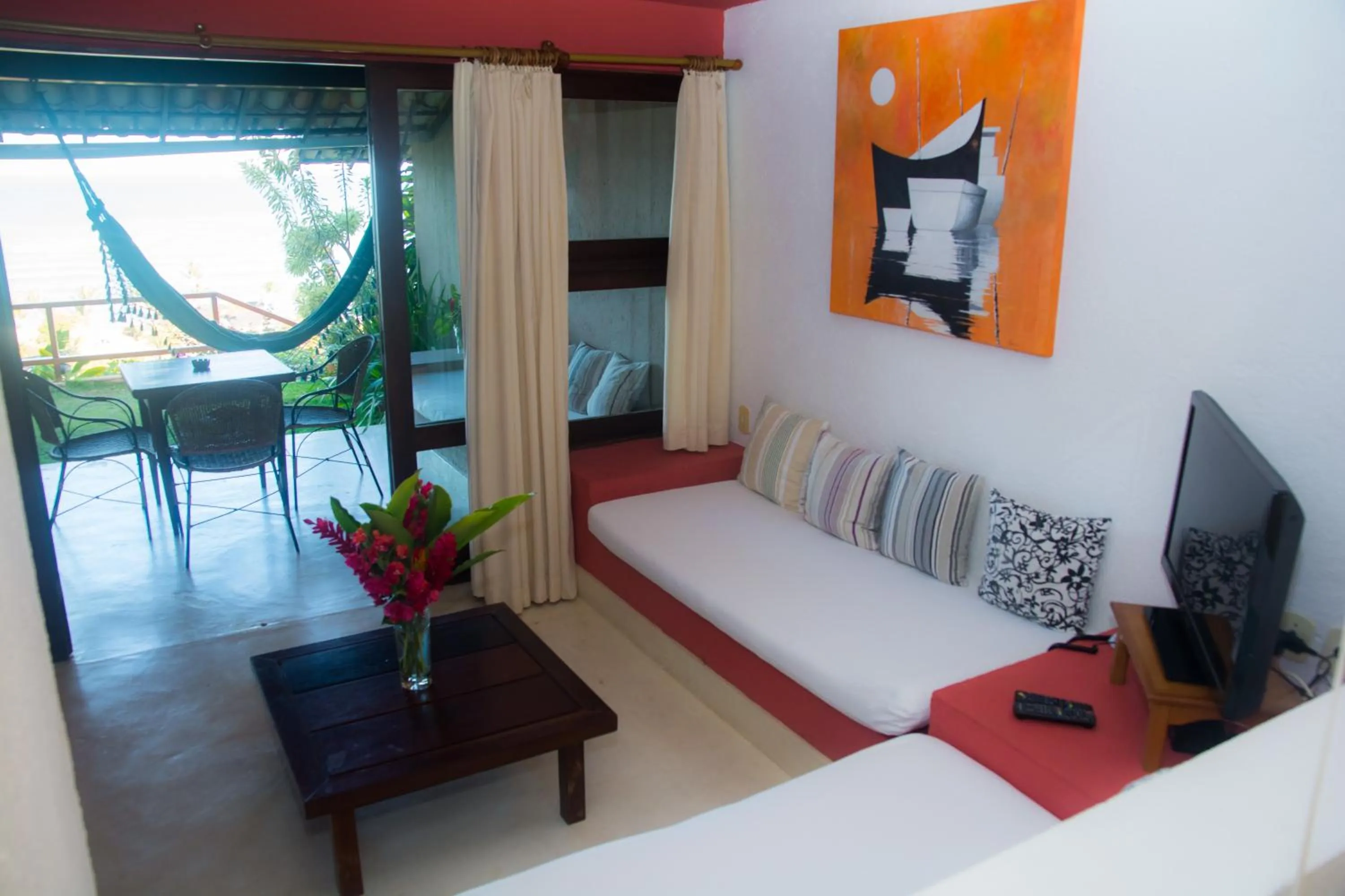 Two-Bedroom Apartment with Balcony and Sea View in Baixu Village