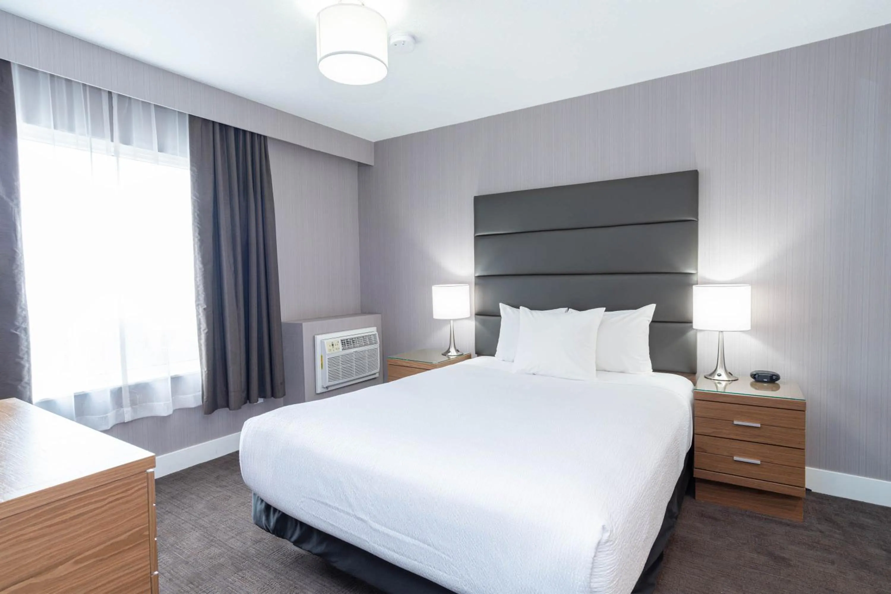 Jacuzzi Suite, 1 Queen Bed, Sofa Bed, Kitchenette in Sandman Hotel Grande Prairie