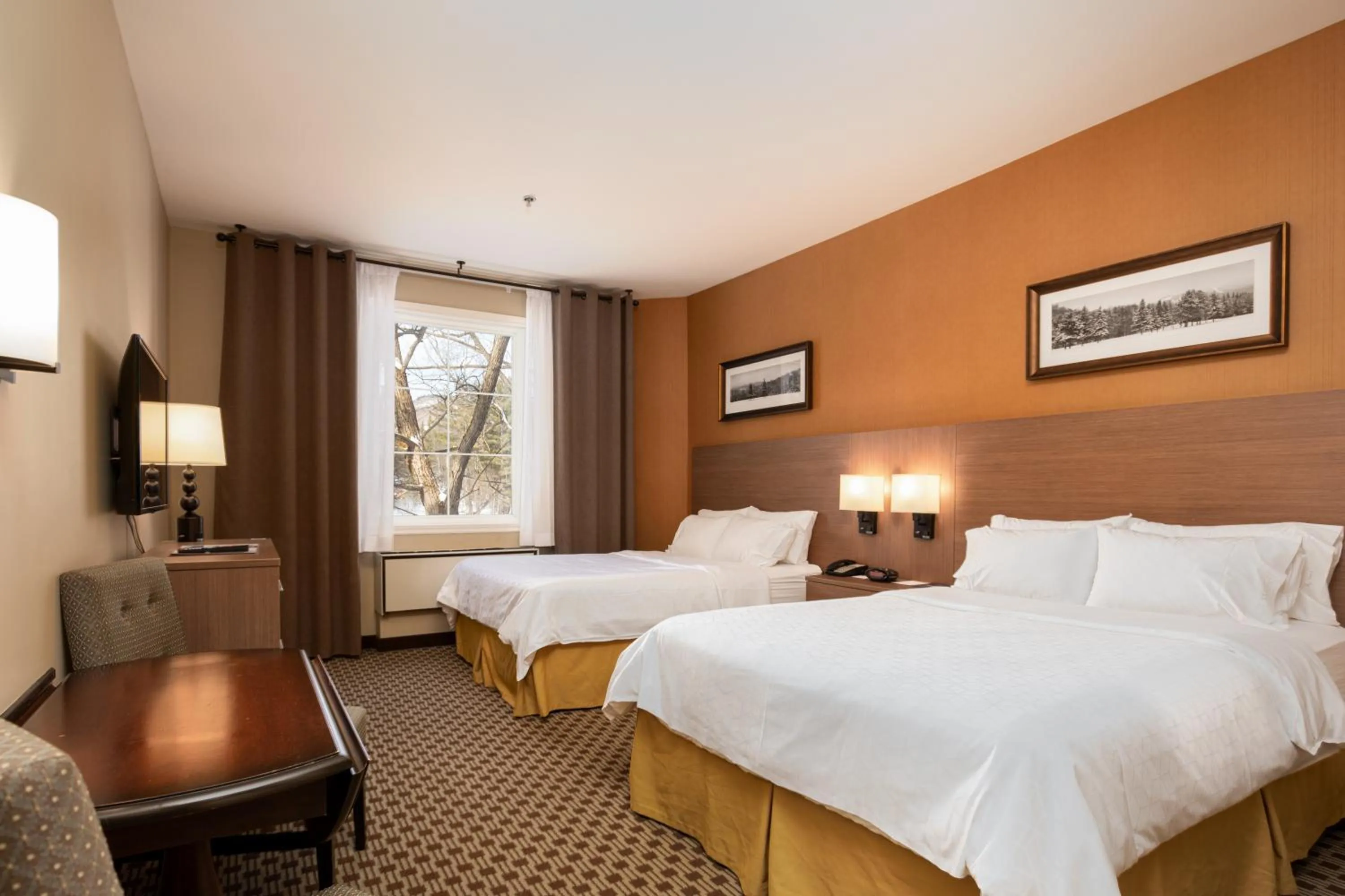 Standard Double Room with Two Double Beds in Holiday Inn Express & Suites Tremblant by IHG