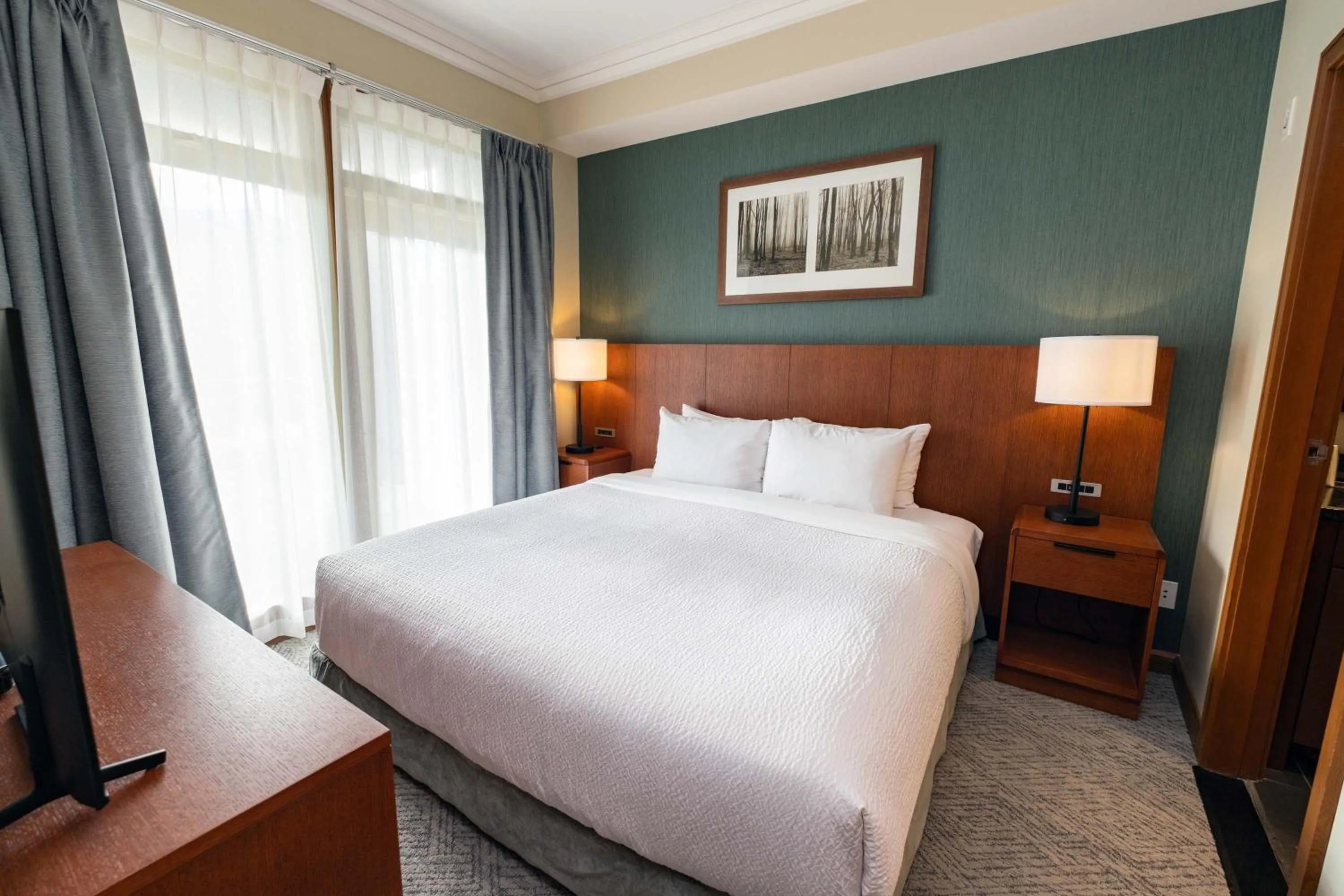 One Bedroom Premium Suite, Den, 1 King Bed, 2 Sofa Beds in Sutton Place Hotel Revelstoke Mountain Resort