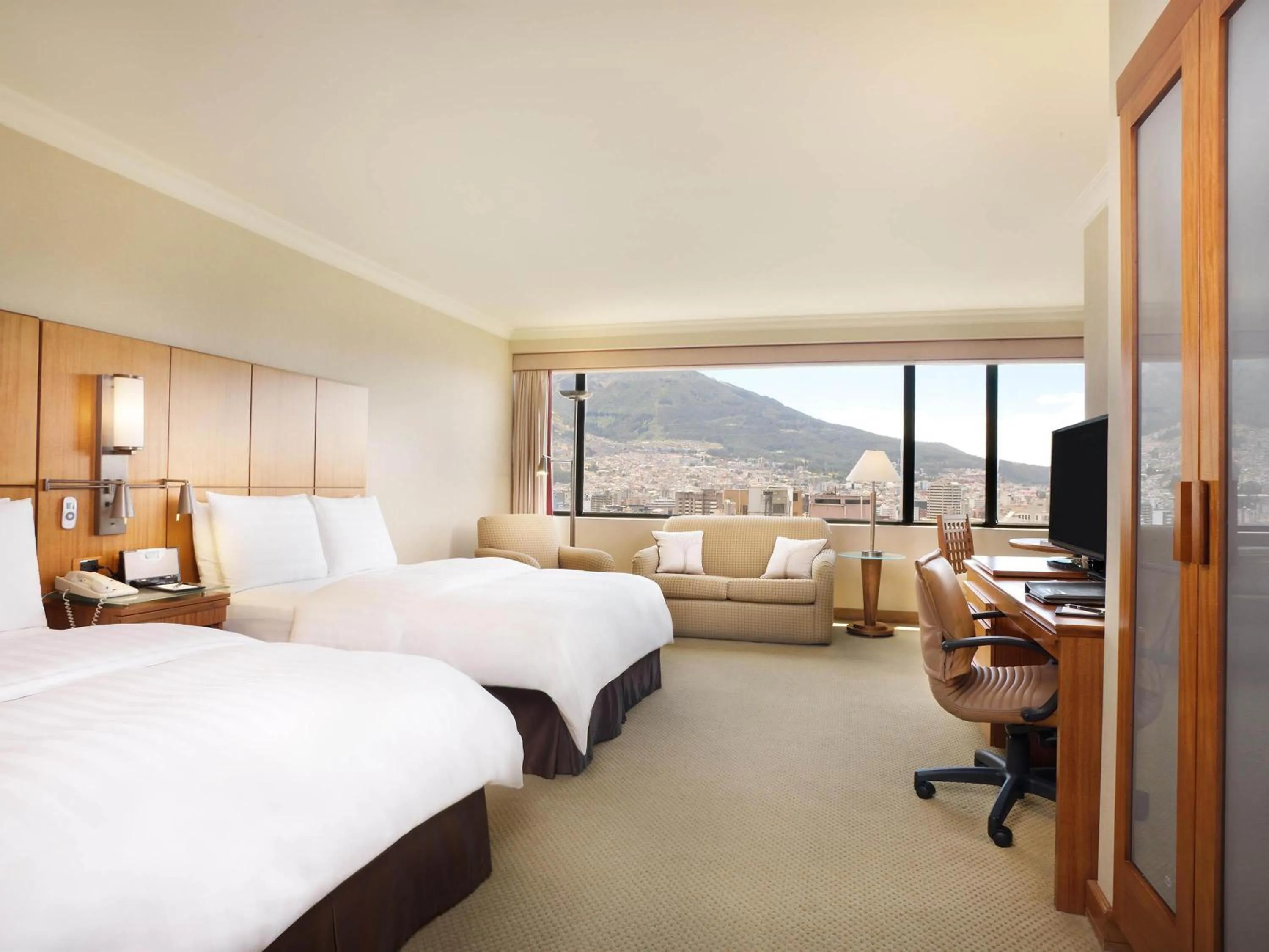 Premier Twin Room in Swissotel Quito