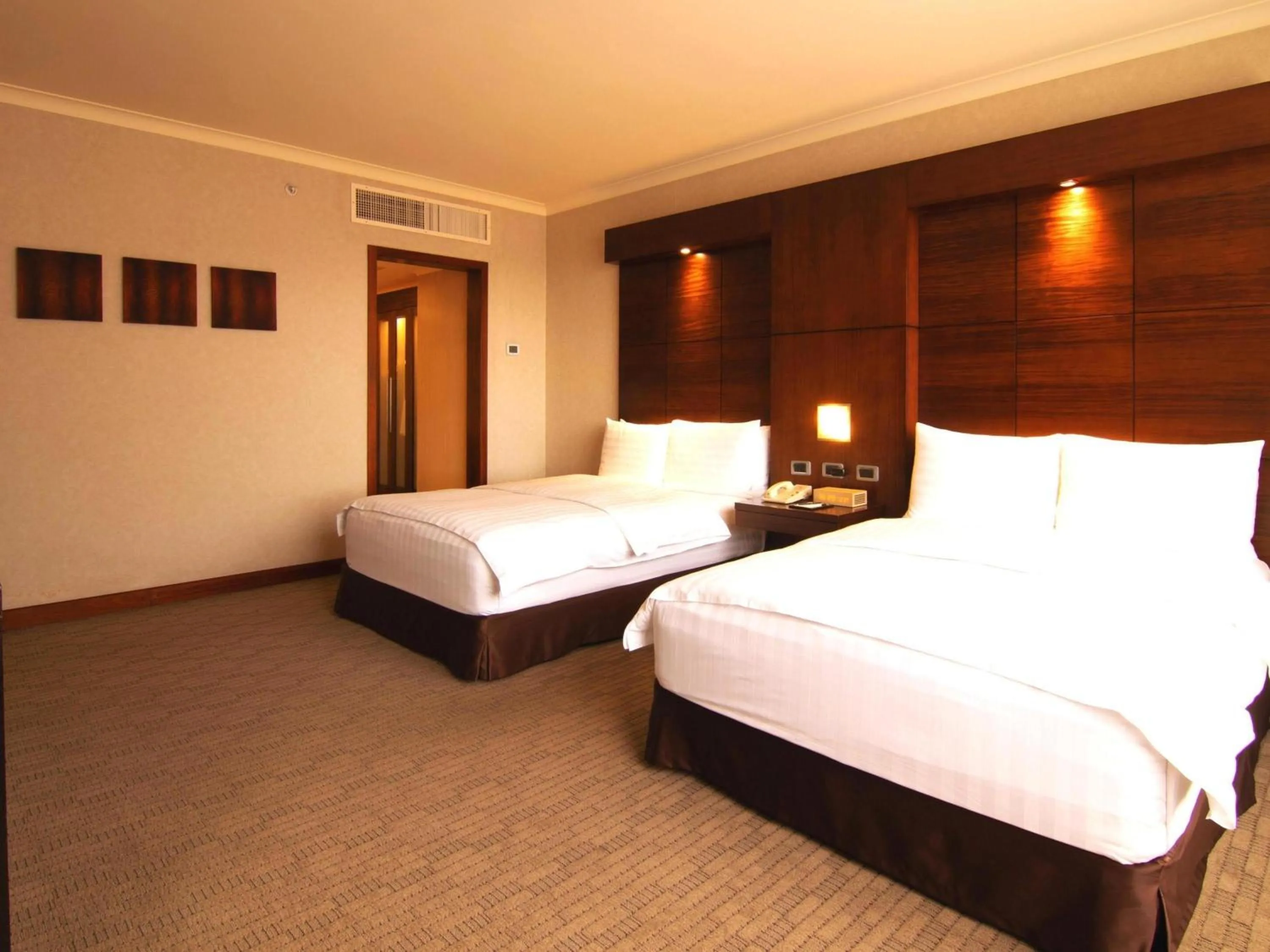 One-Bedroom Executive Suite with Twin Beds in Swissotel Quito