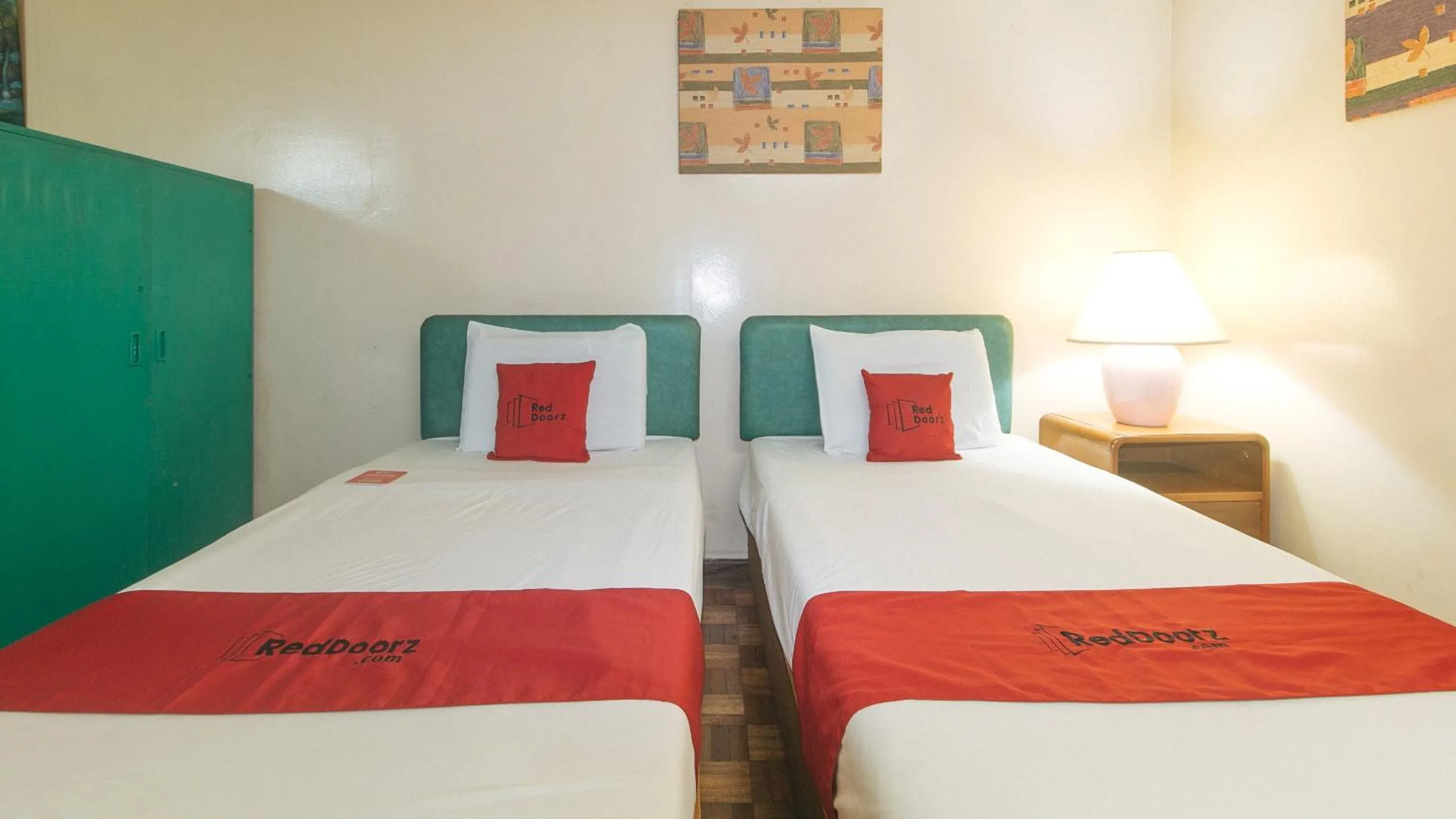 Twin Room in RedDoorz at Broadway Court Apartelle Quezon City