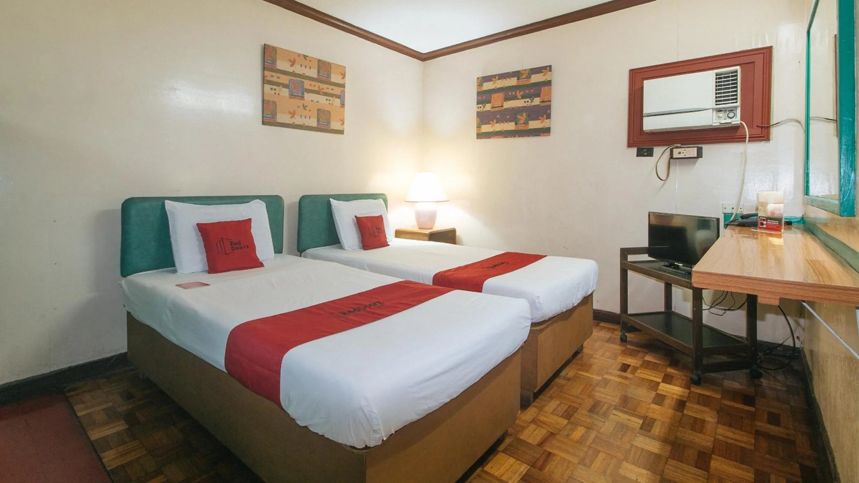Twin Room in RedDoorz at Broadway Court Apartelle Quezon City
