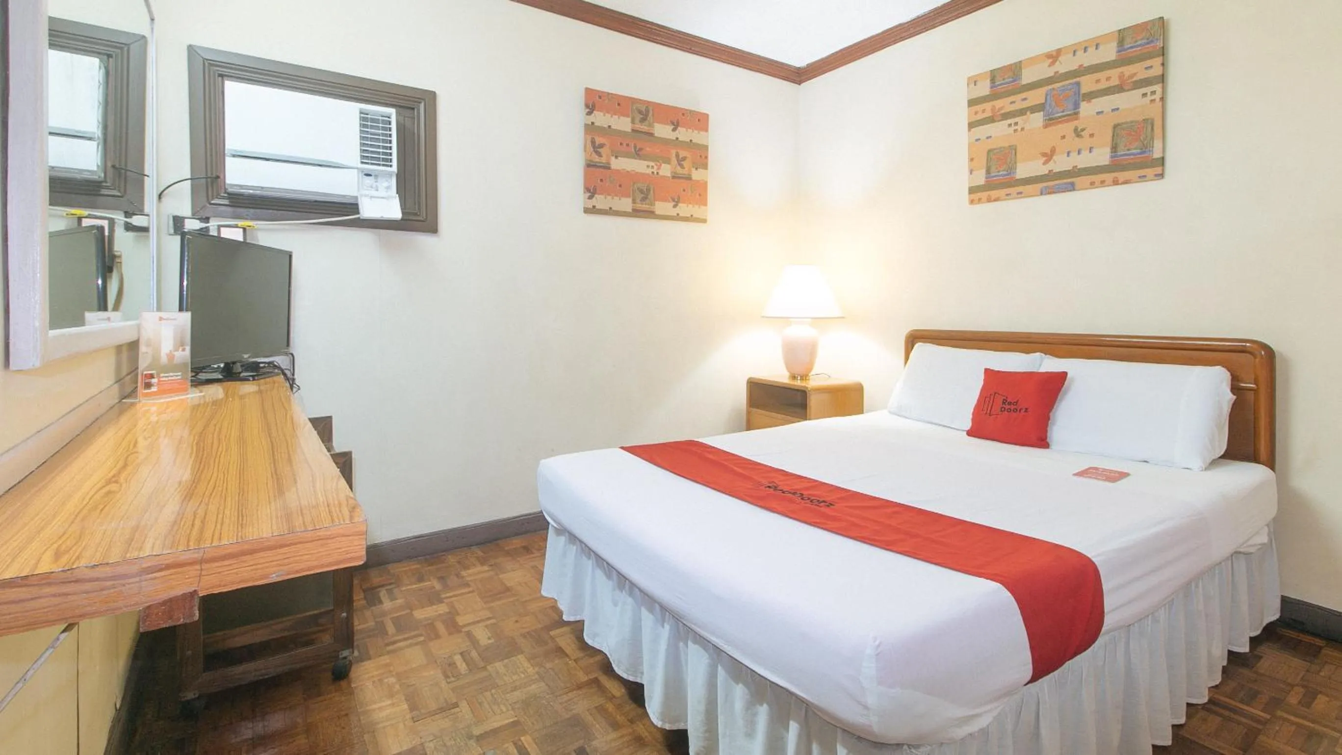 Standard Double Room in RedDoorz at Broadway Court Apartelle Quezon City