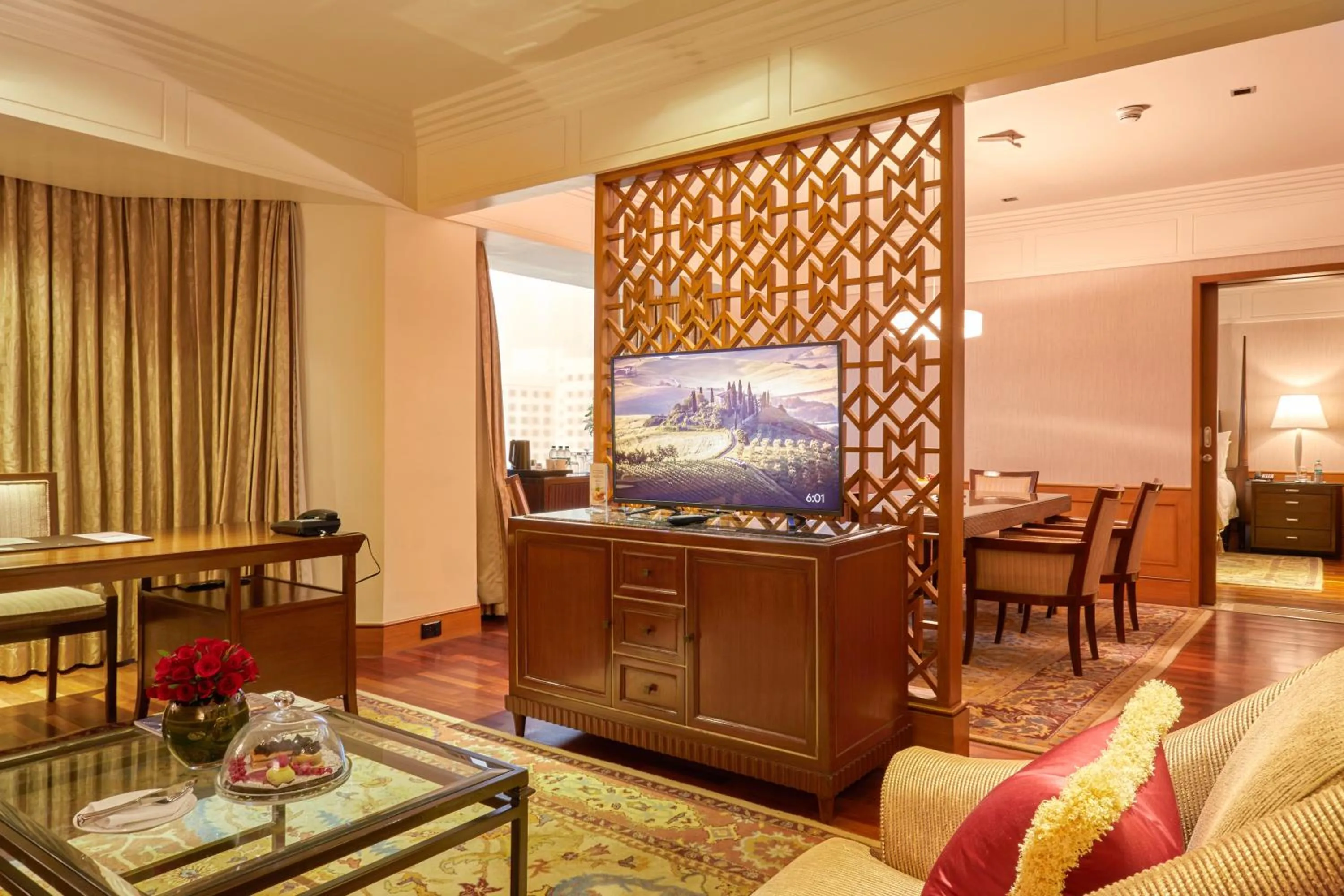 Royal Club Parlor Suite with Bathtub, Airport Transfers, High Tea and Evening Cocktail Hours in The Leela Mumbai