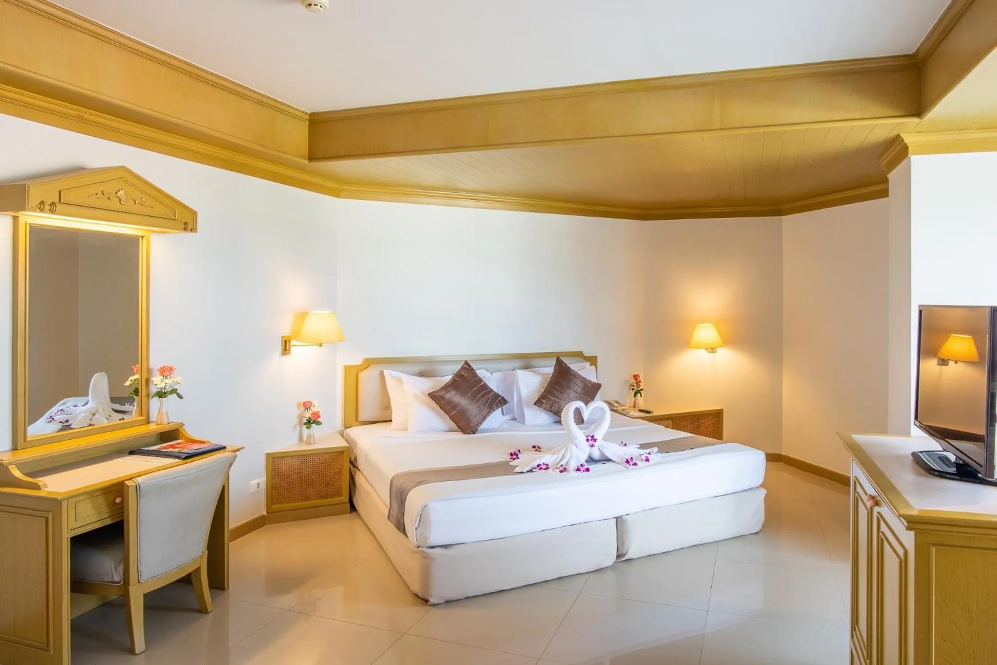 Deluxe Double or Twin Room in City Beach Resort