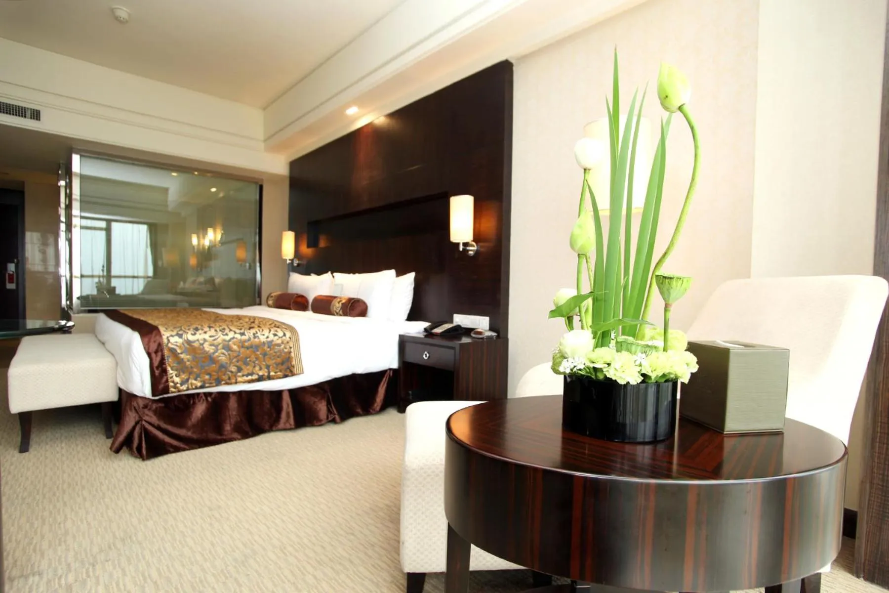 Executive King Room in Haiwaihai Grand Hotel Ma'anshan